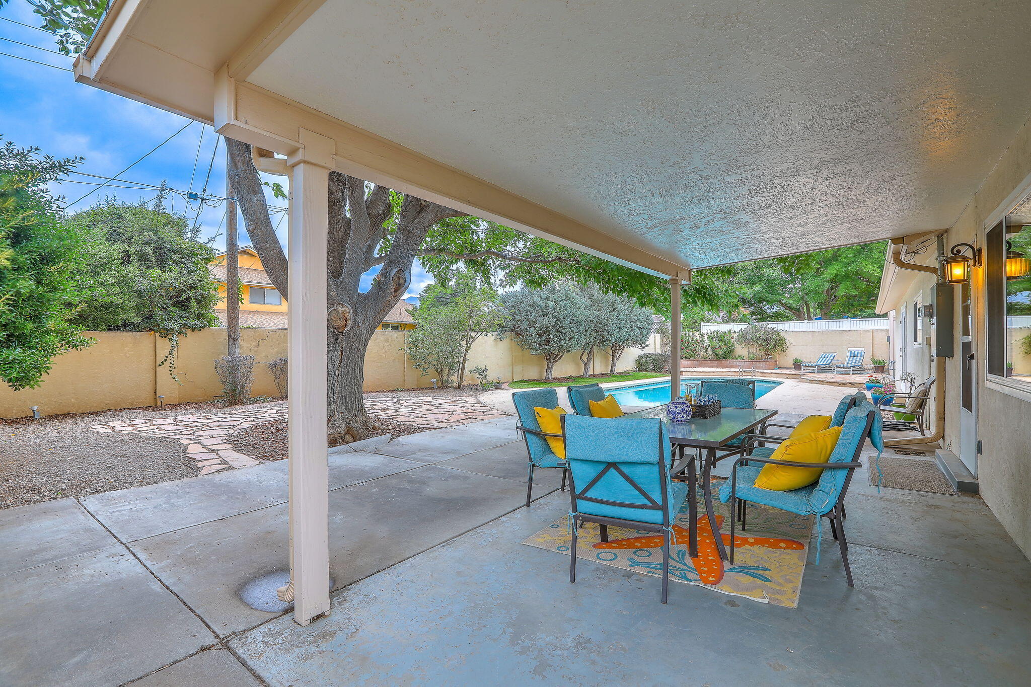8001 Sierra Azul Avenue NE