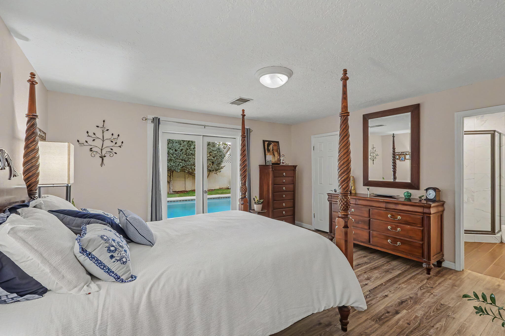 8001 Sierra Azul Avenue NE