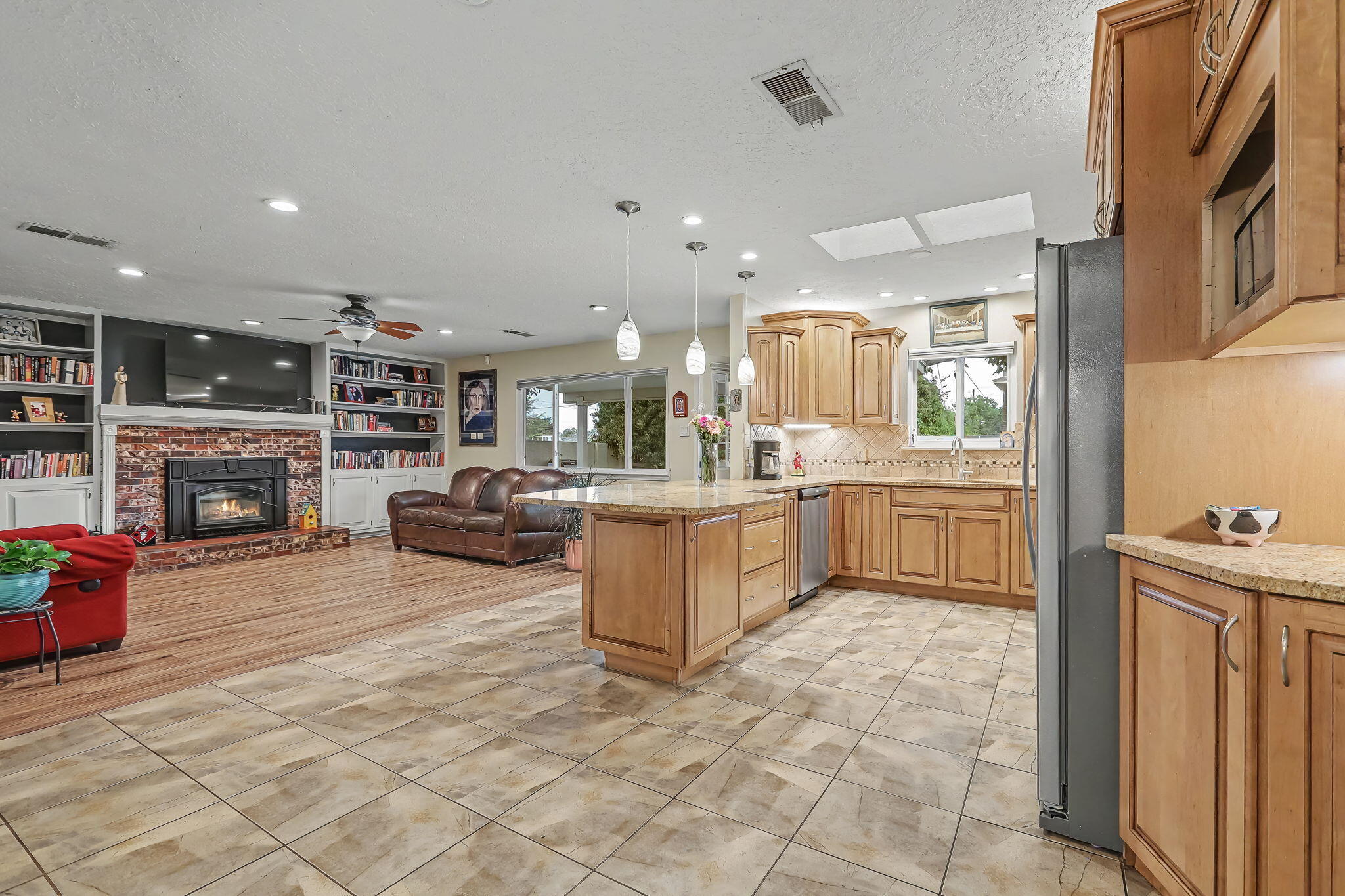 8001 Sierra Azul Avenue NE