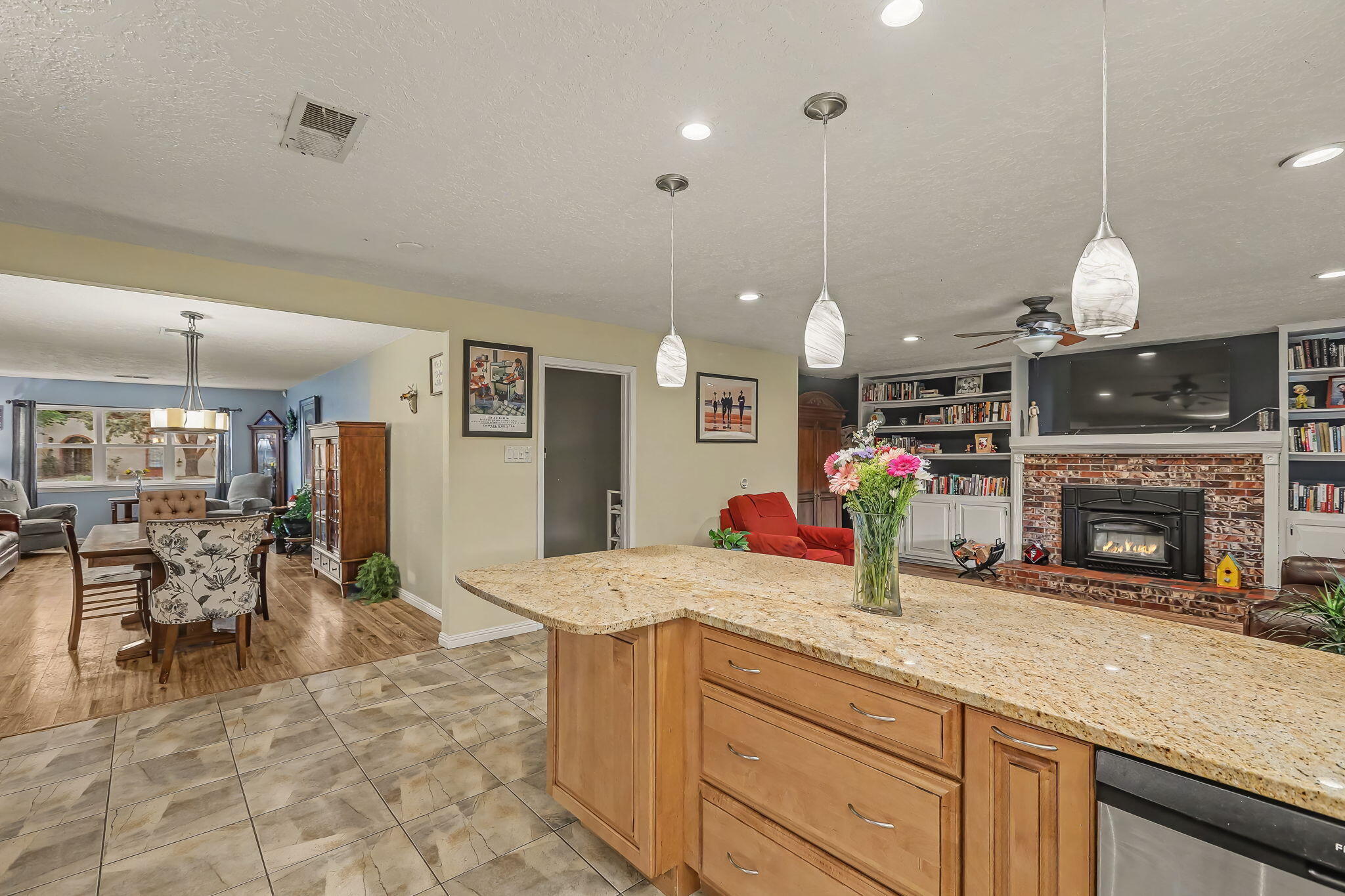 8001 Sierra Azul Avenue NE