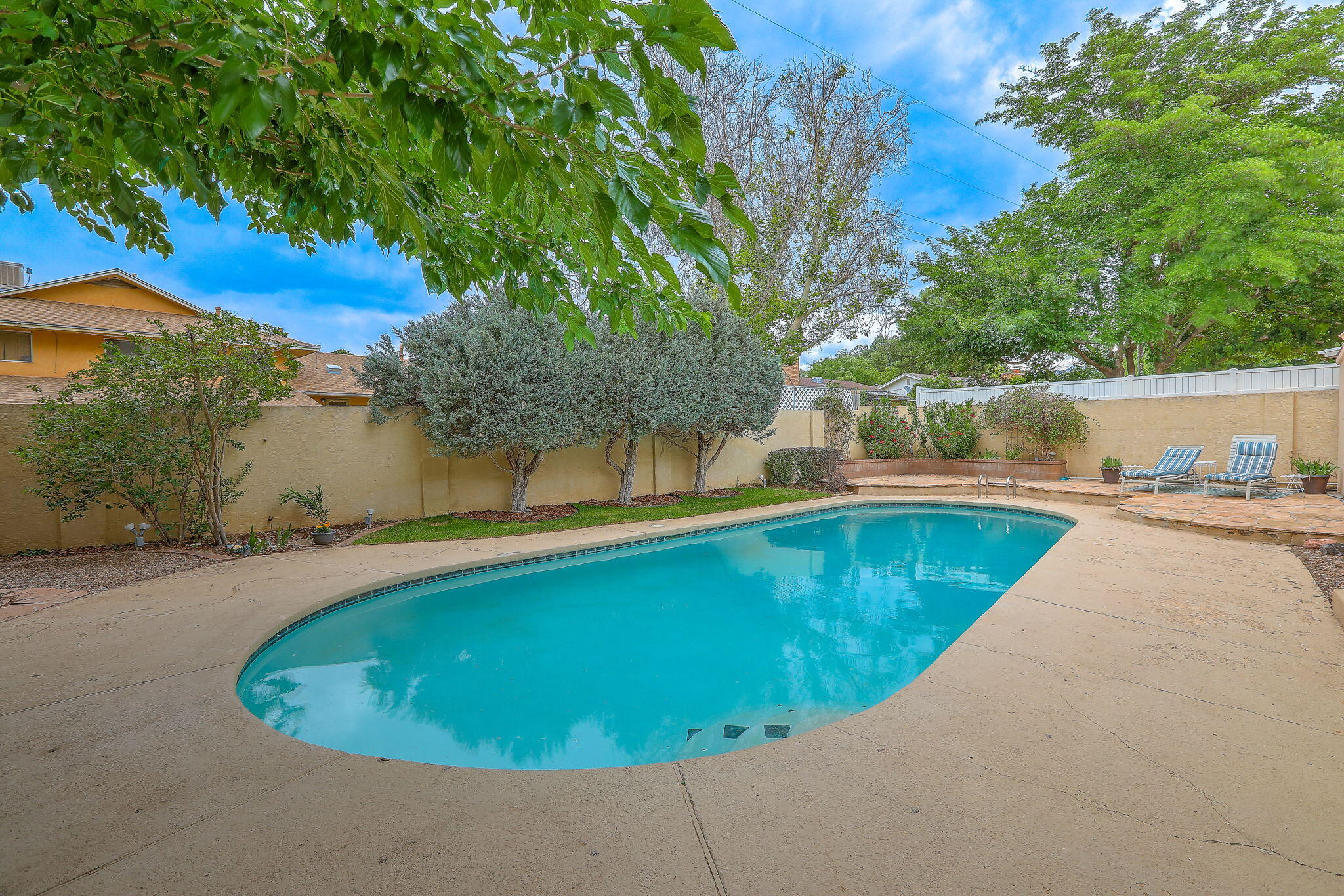8001 Sierra Azul Avenue NE