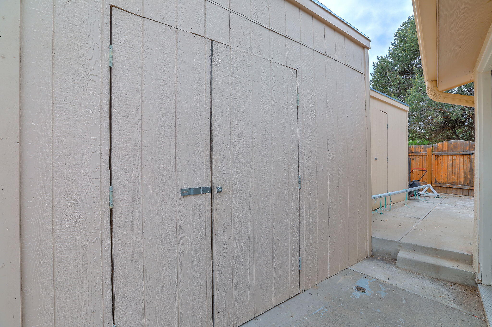 8001 Sierra Azul Avenue NE
