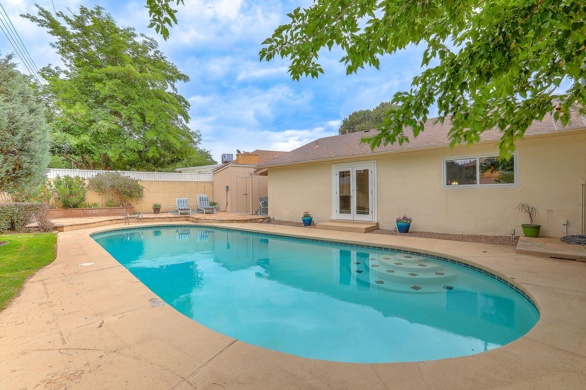 8001 Sierra Azul Avenue NE
