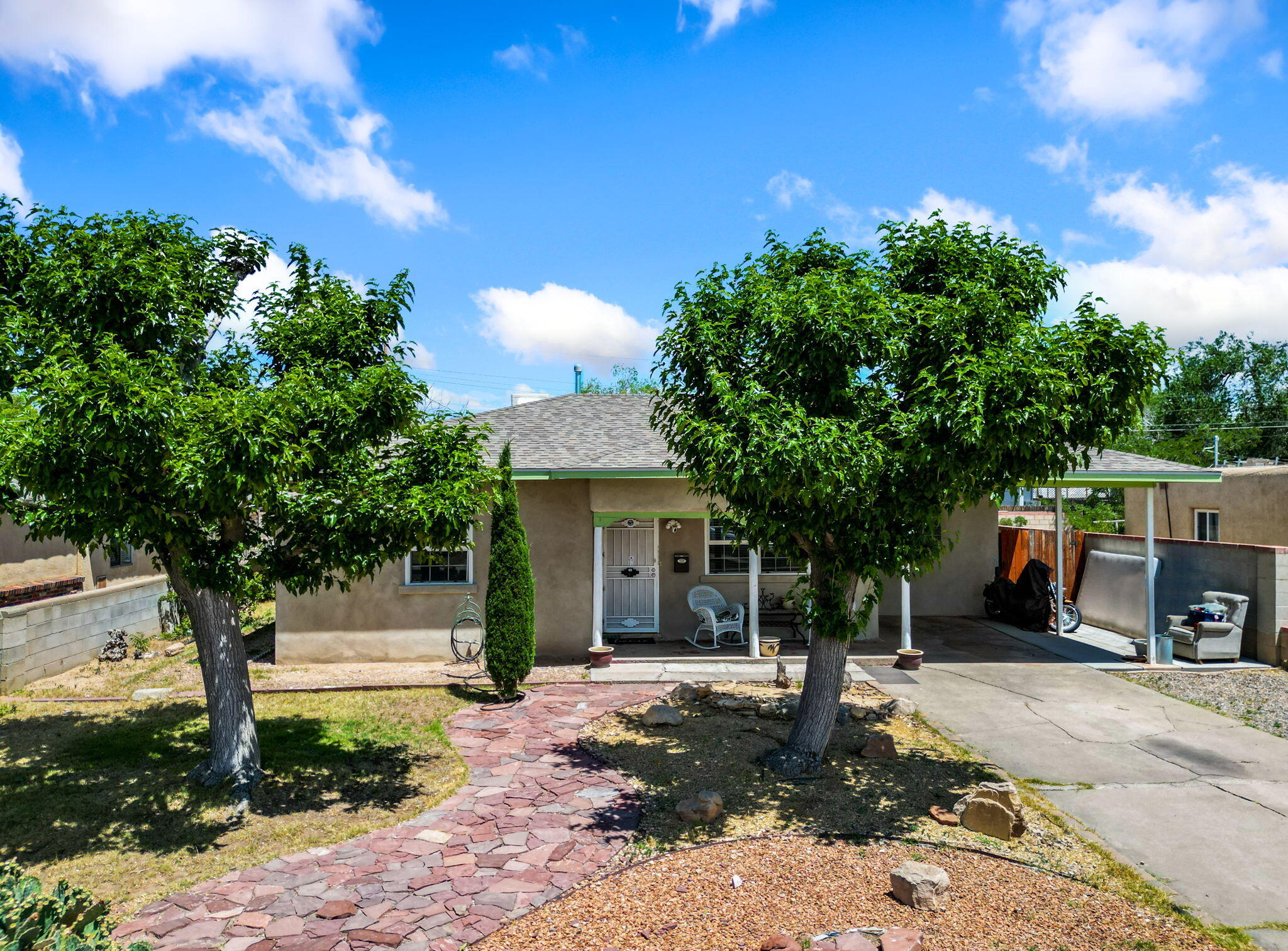 2712 Solano Drive NE