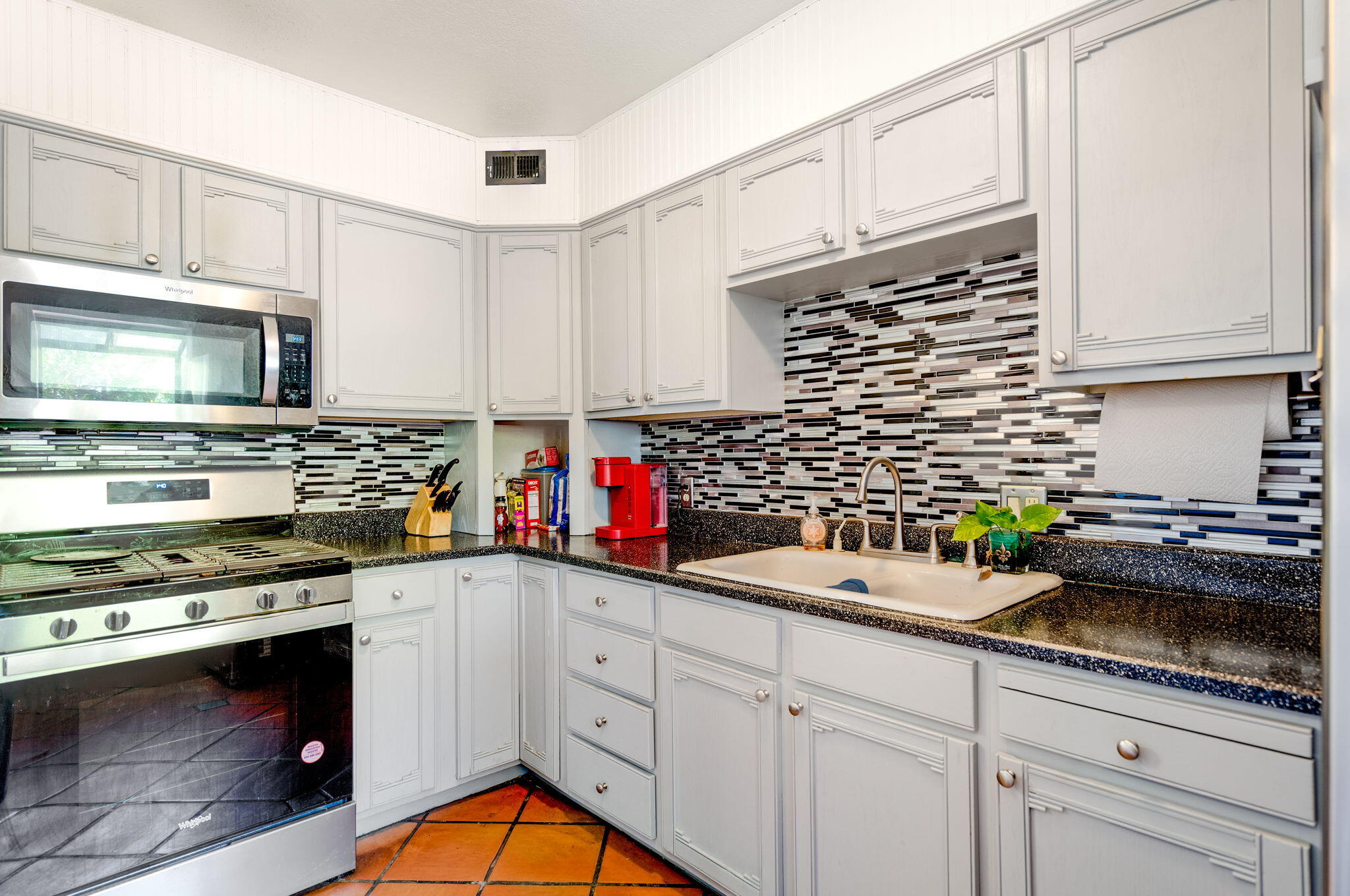2712 Solano Drive NE