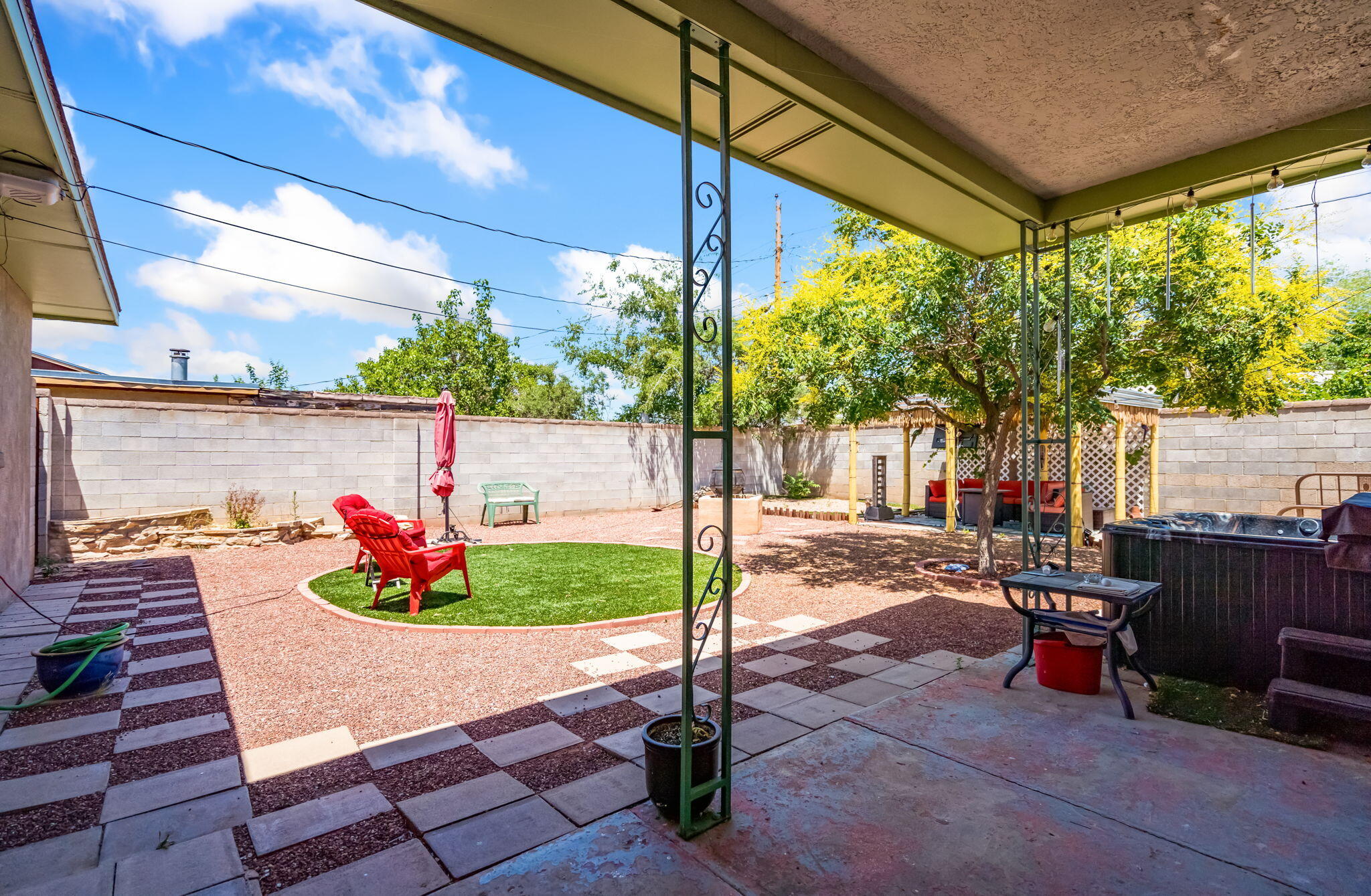 2712 Solano Drive NE