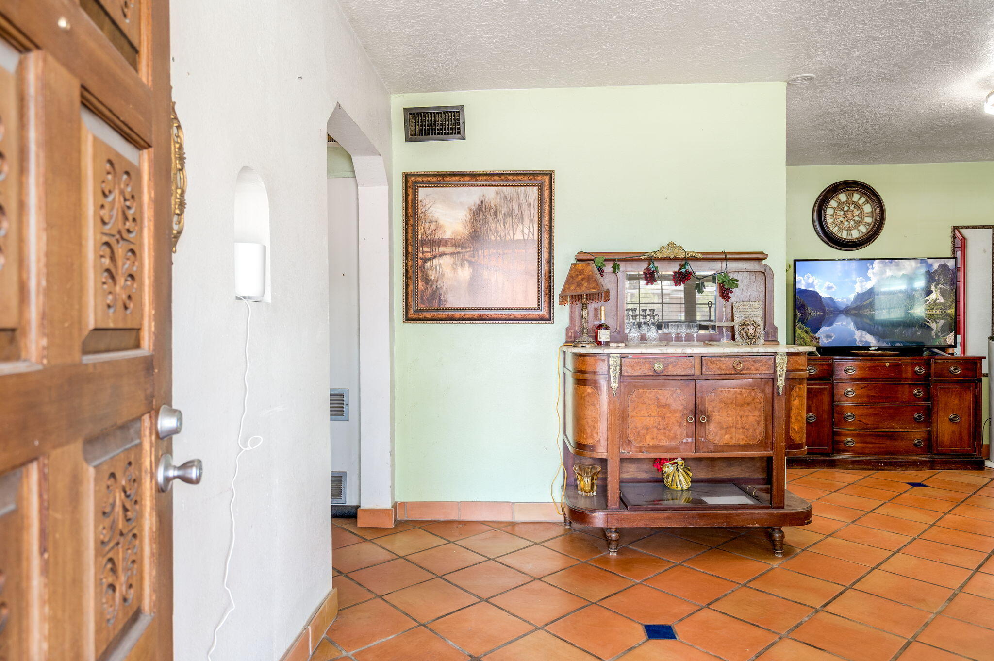 2712 Solano Drive NE