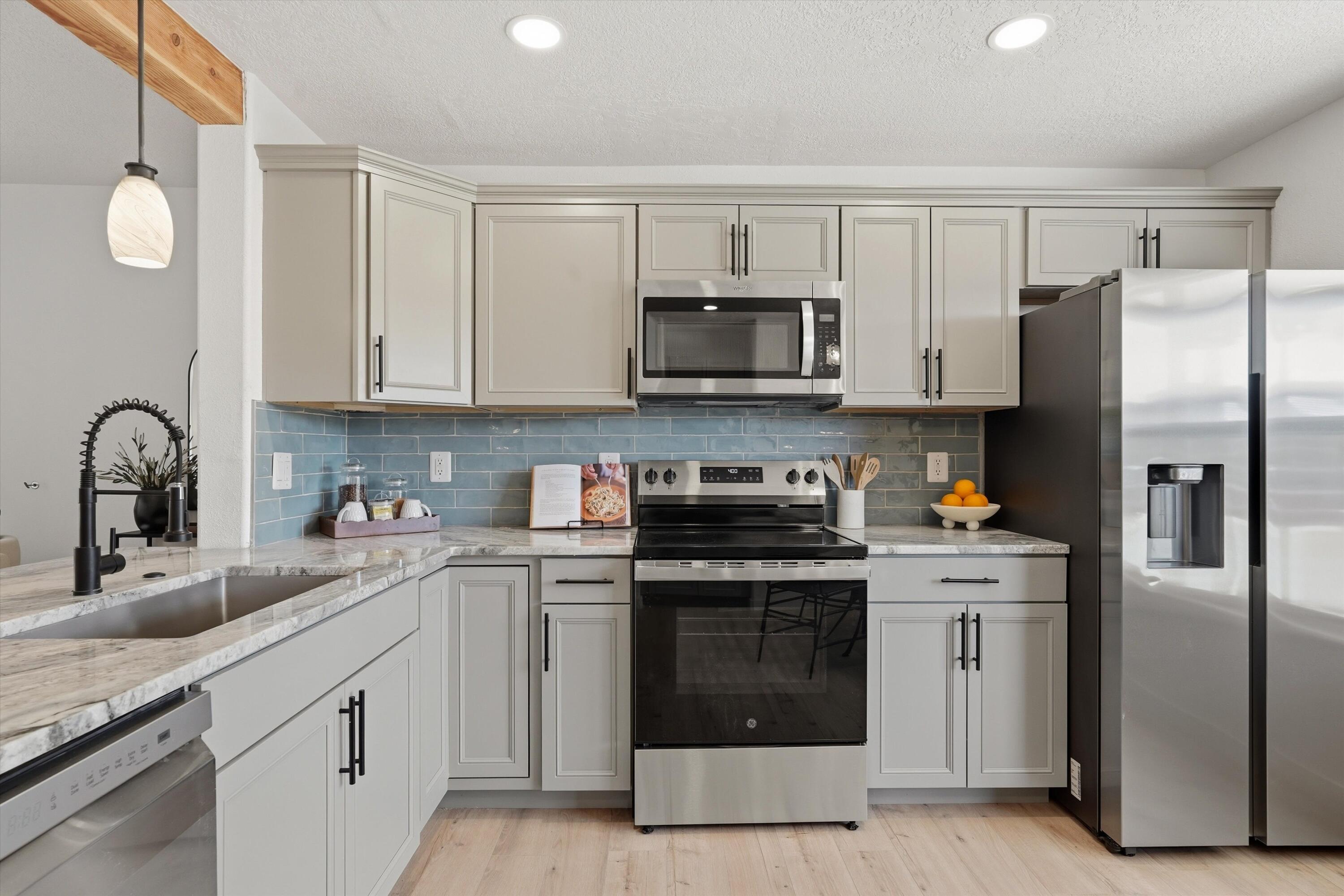 6963 Golden Mesa