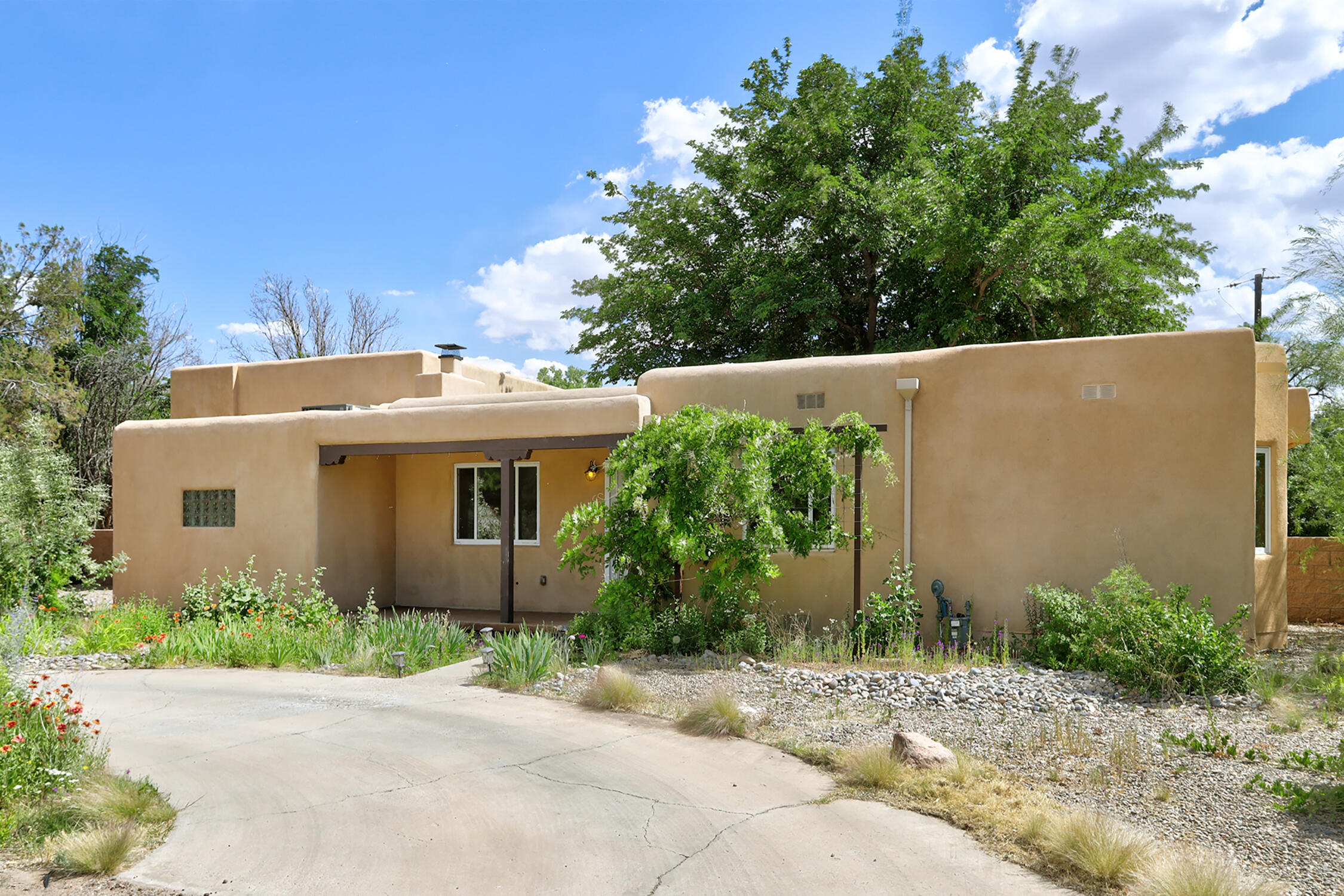 712 Green Valley Road NW