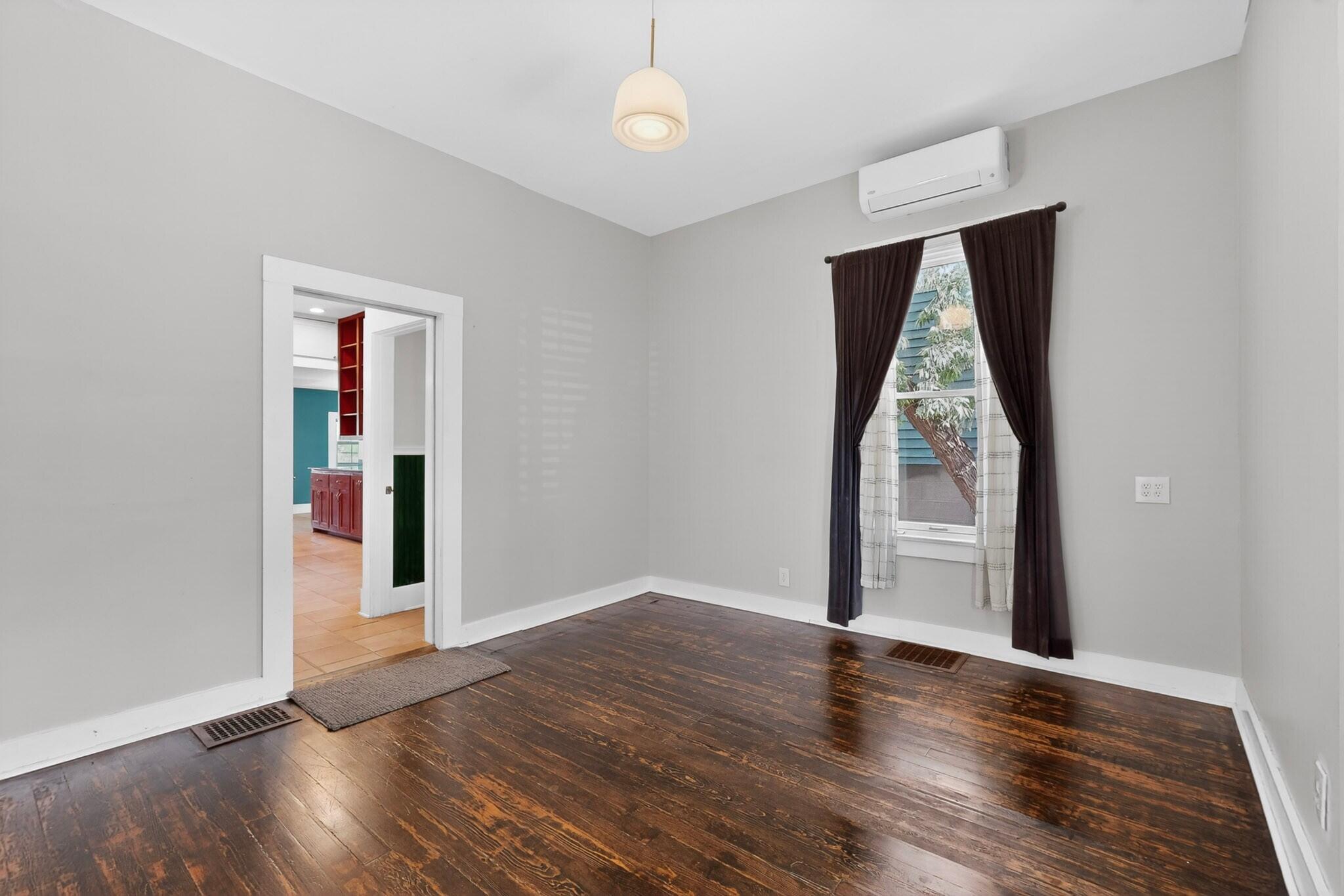 119 Walter Street NE