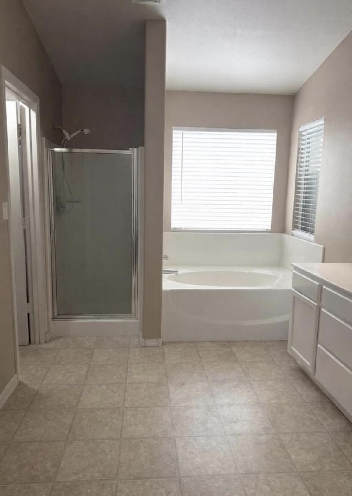 6243 Calle Feliz NW