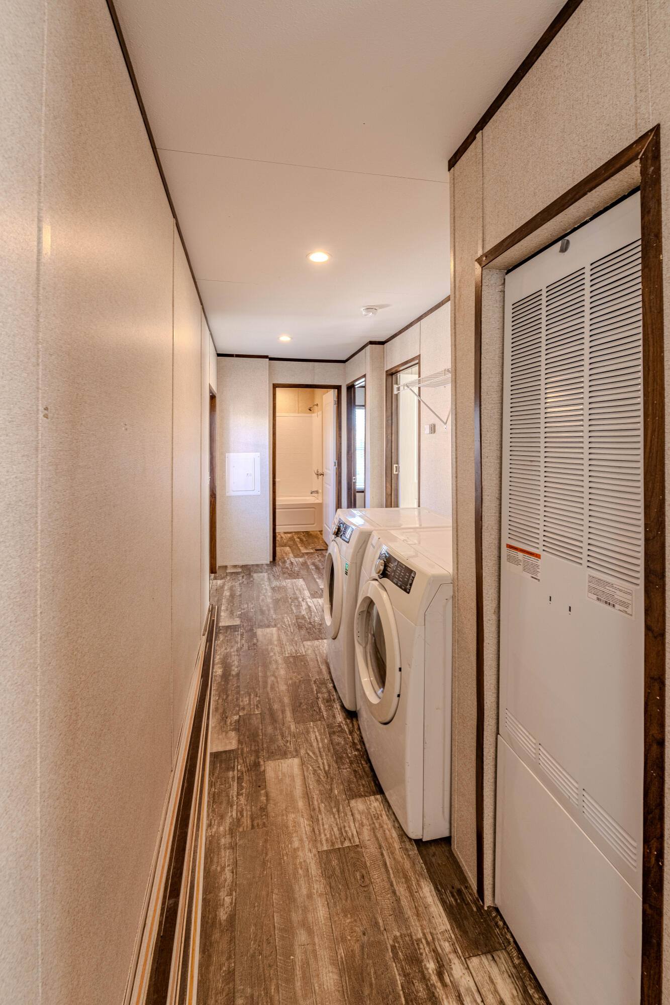 300 Moon Street SE 14