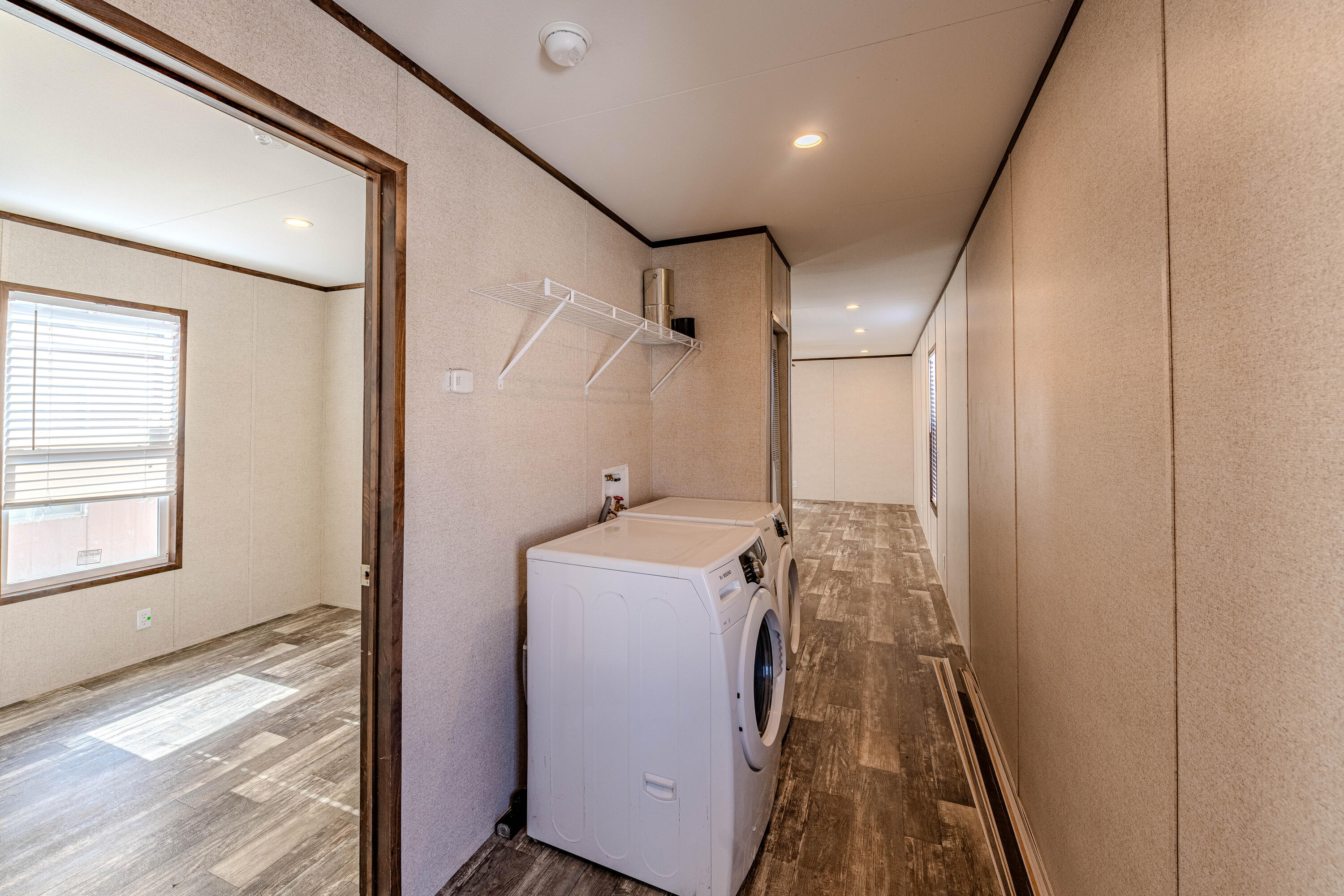 300 Moon Street SE 14