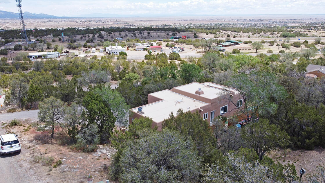 2 Detrias Court