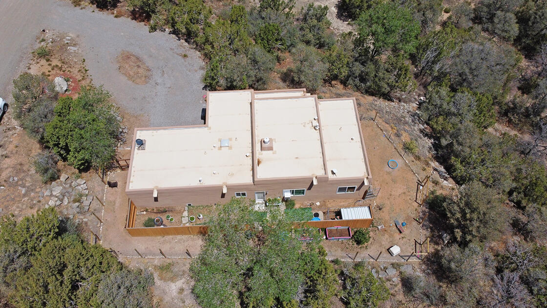 2 Detrias Court