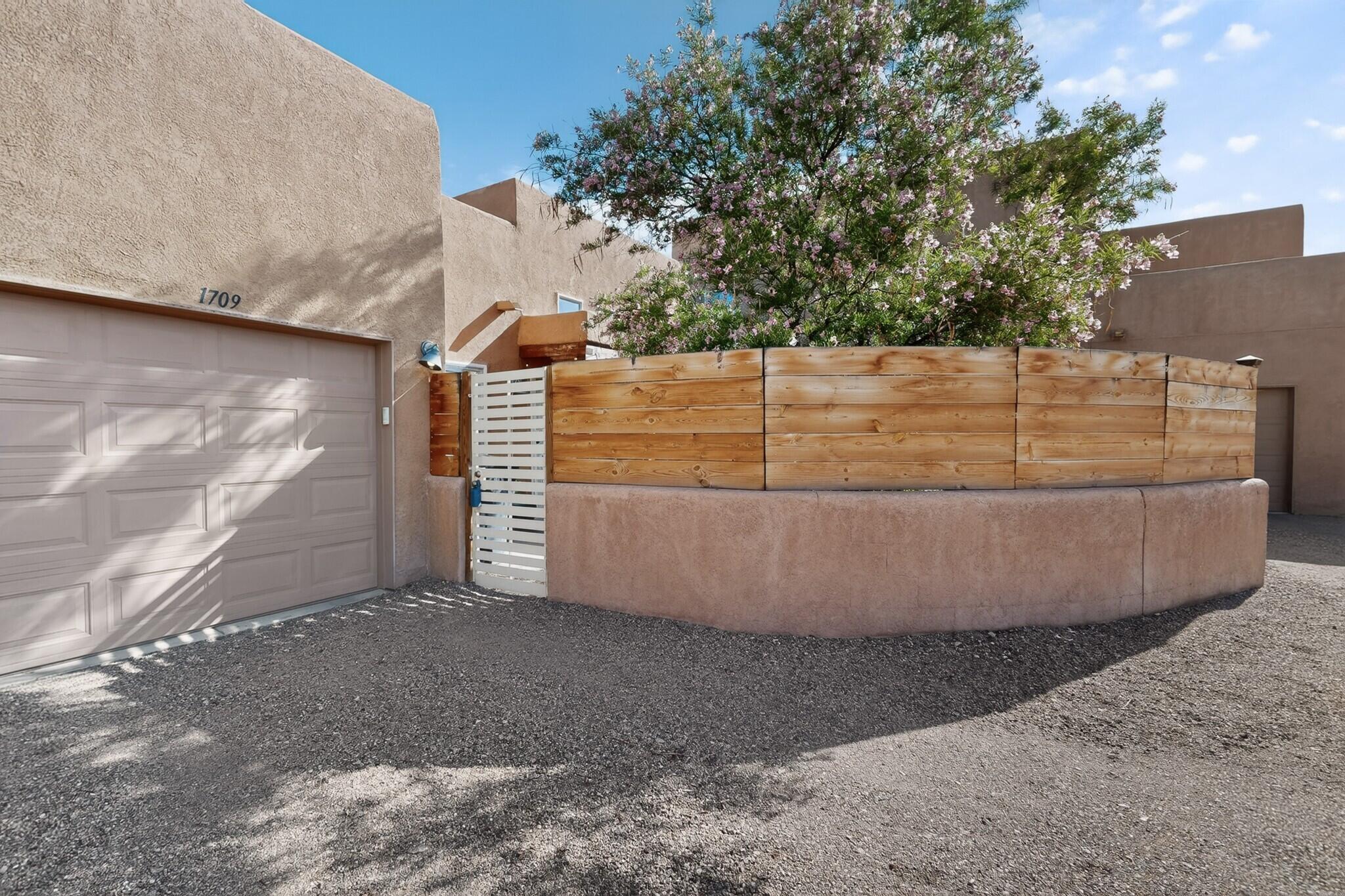 1709 Violetas Road NW