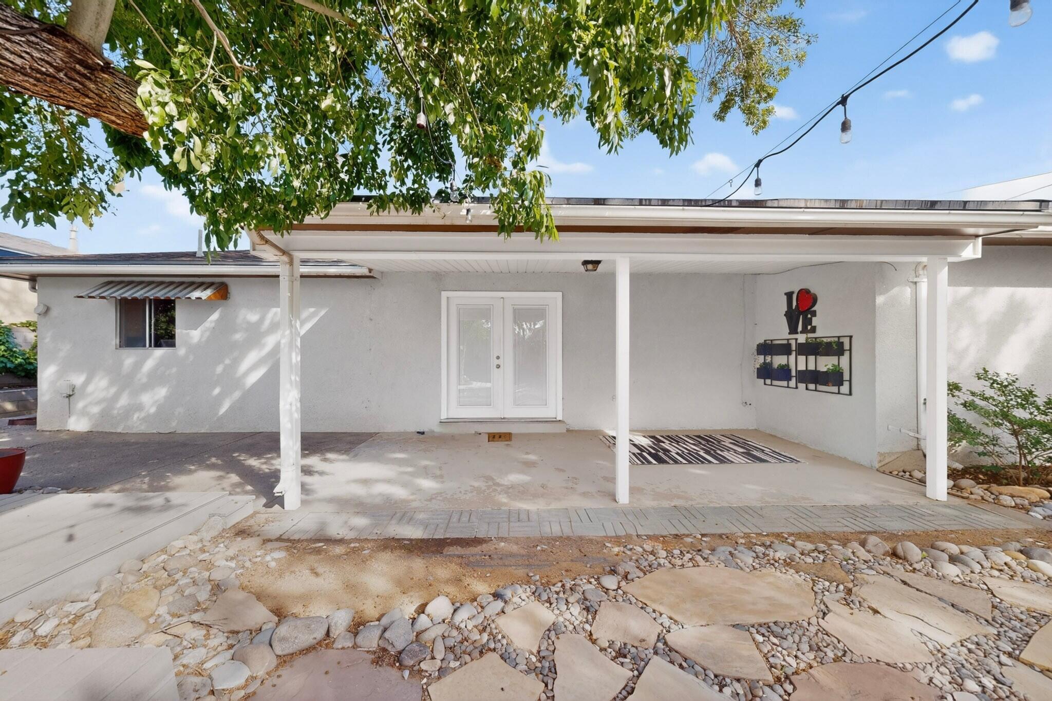 3217 Reina Drive NE