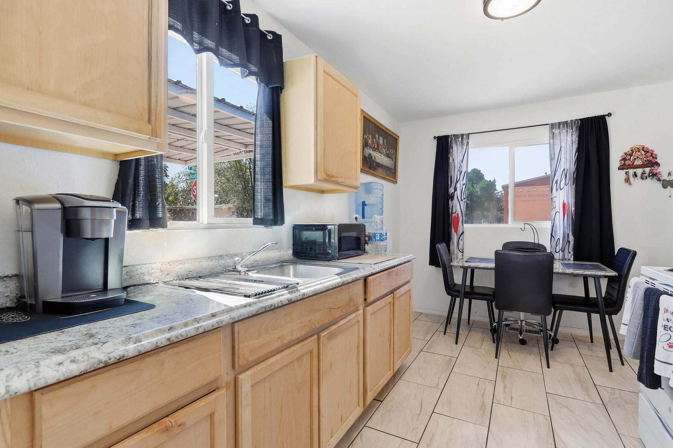 1037 Palomas Drive SE