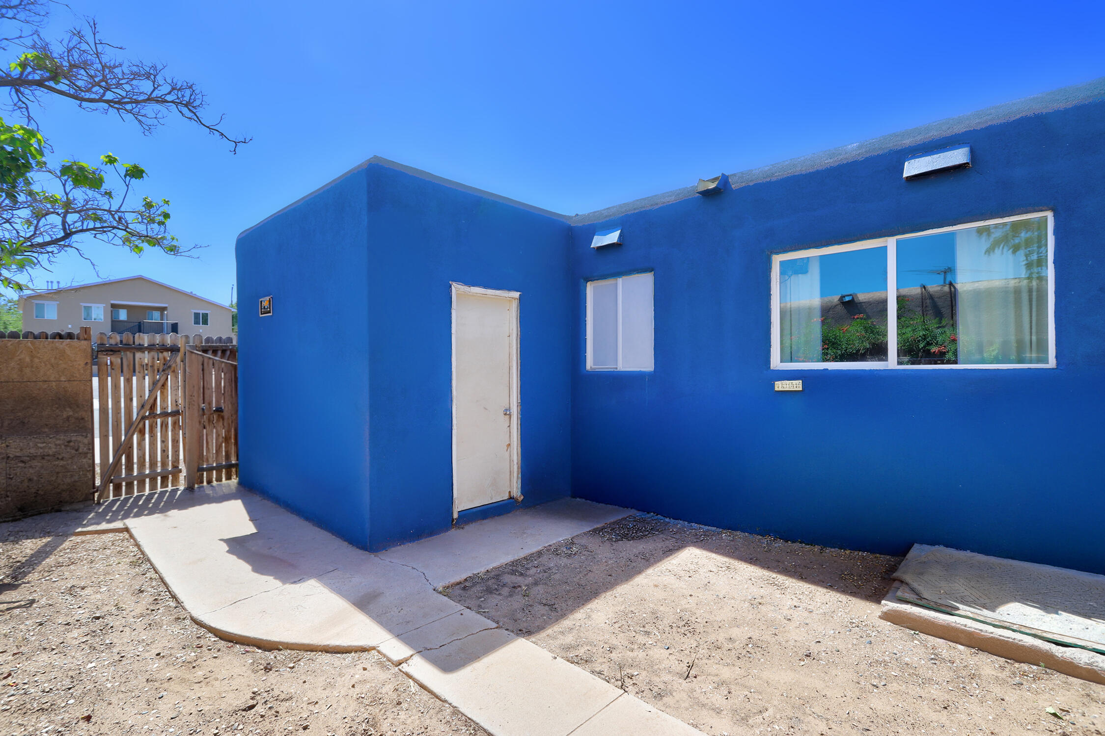 1037 Palomas Drive SE