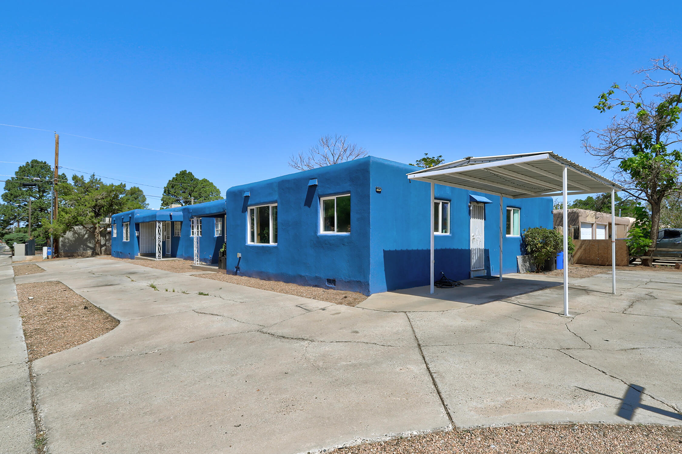 1037 Palomas Drive SE