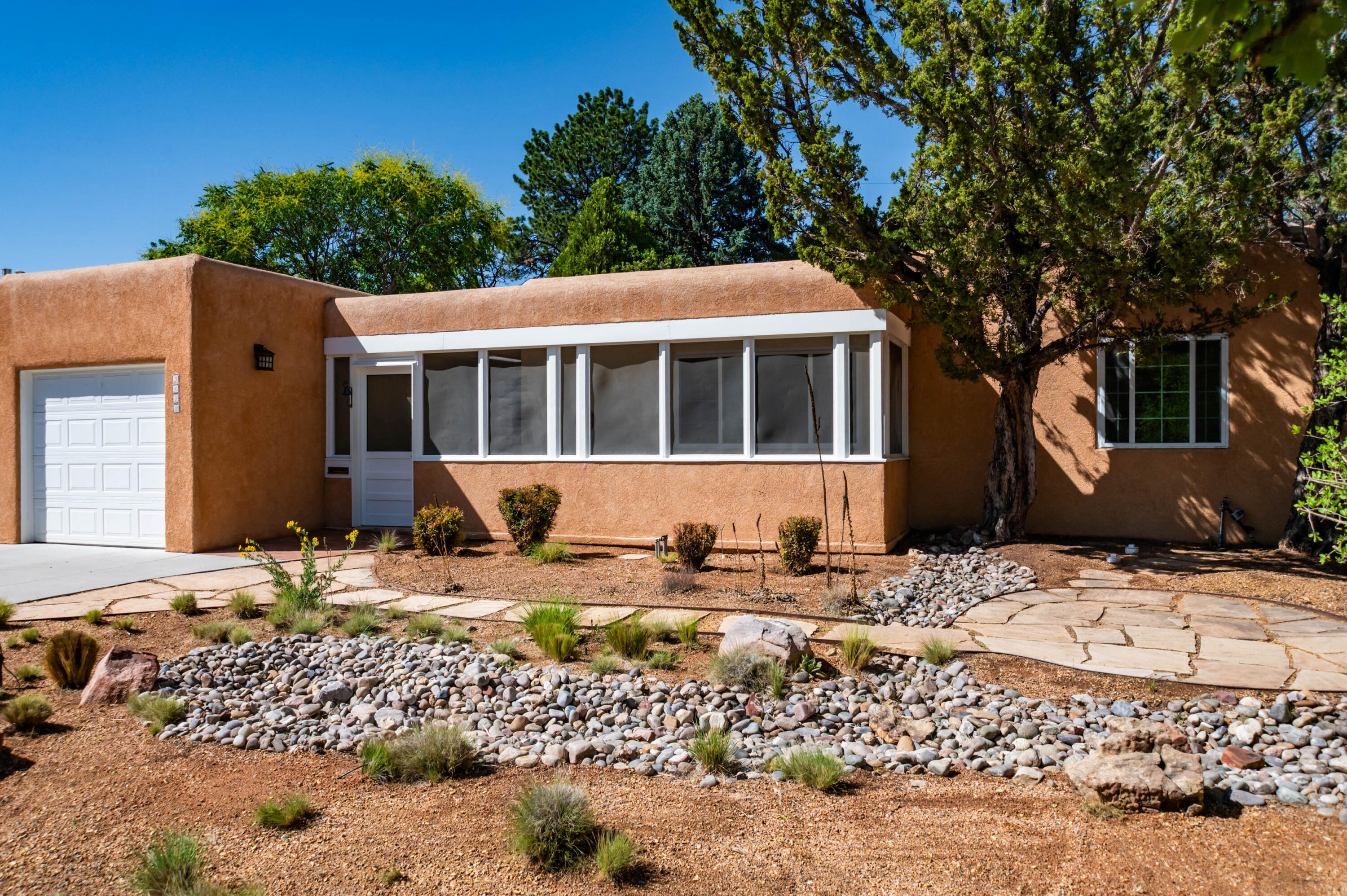 3822 La Hacienda Drive NE