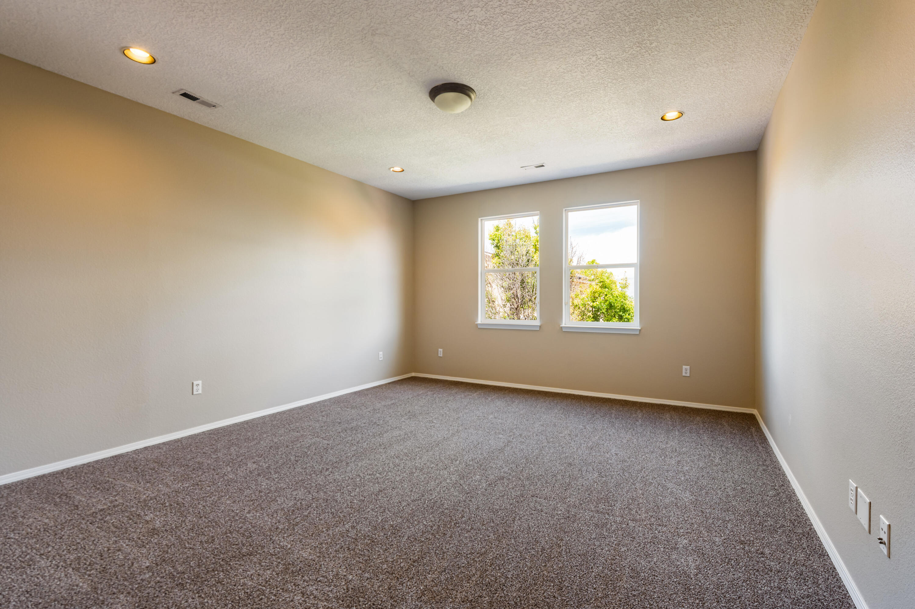 1608 Veridian Drive SE