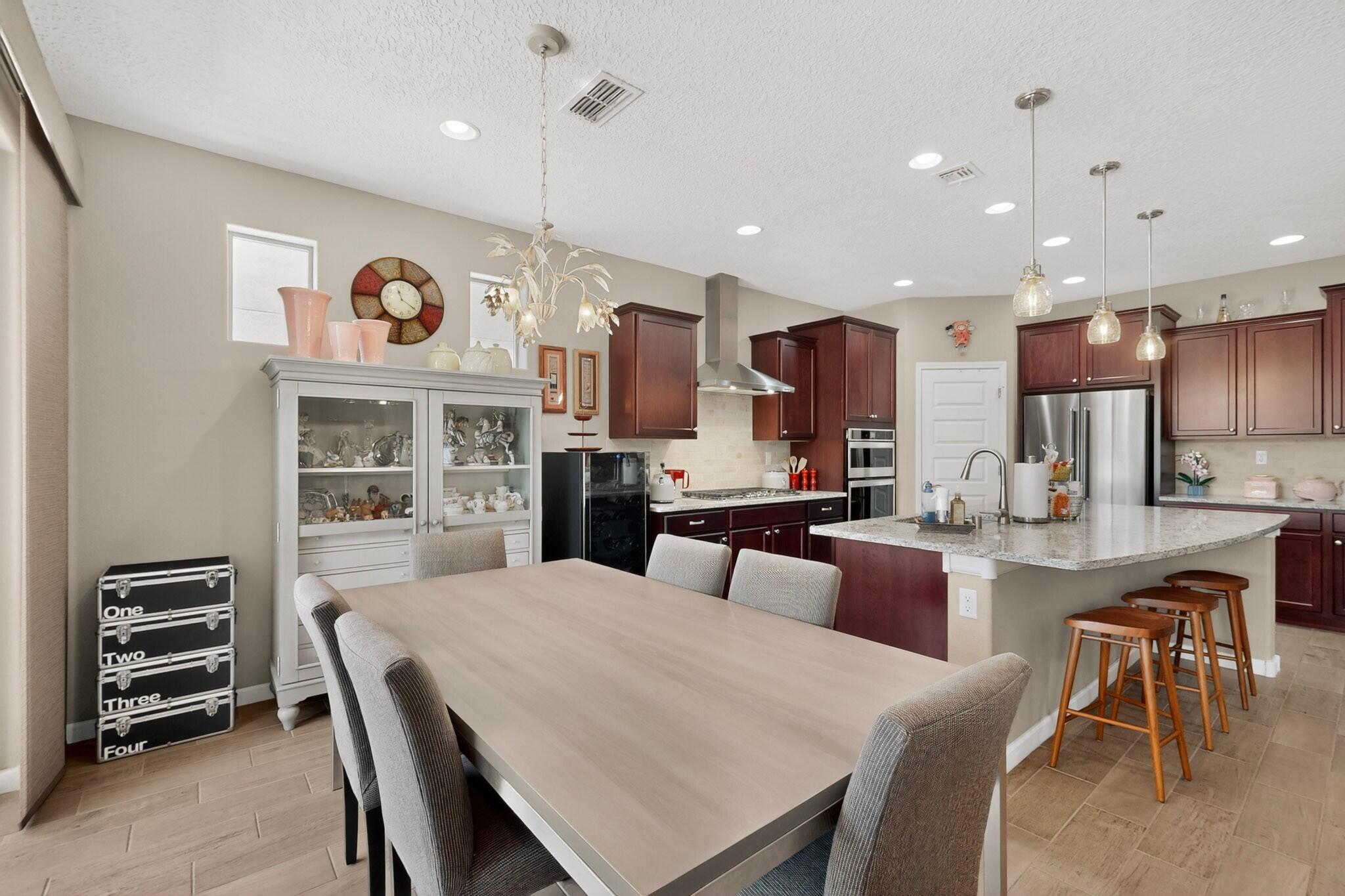 2808 Walsh Loop SE