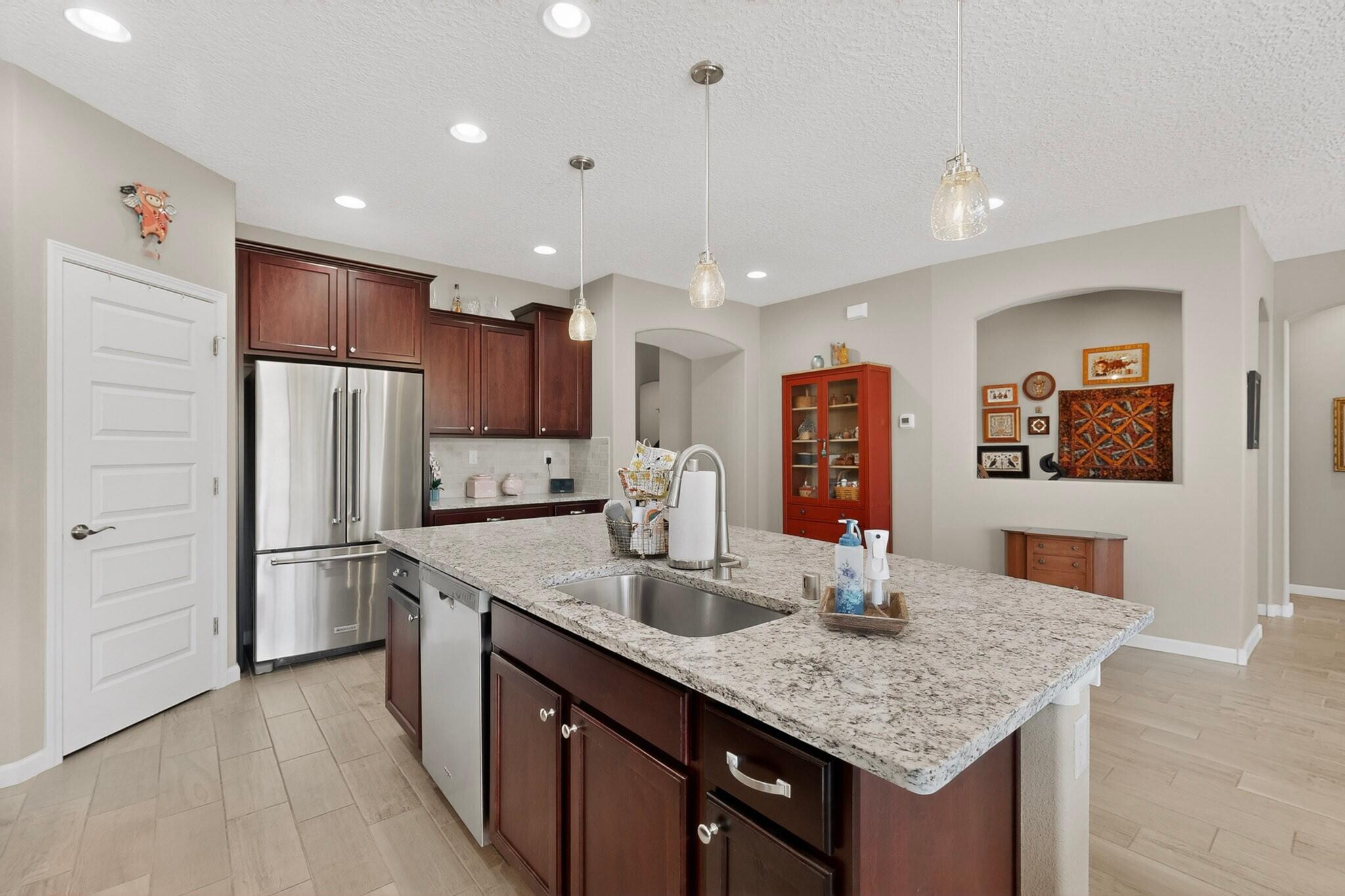 2808 Walsh Loop SE