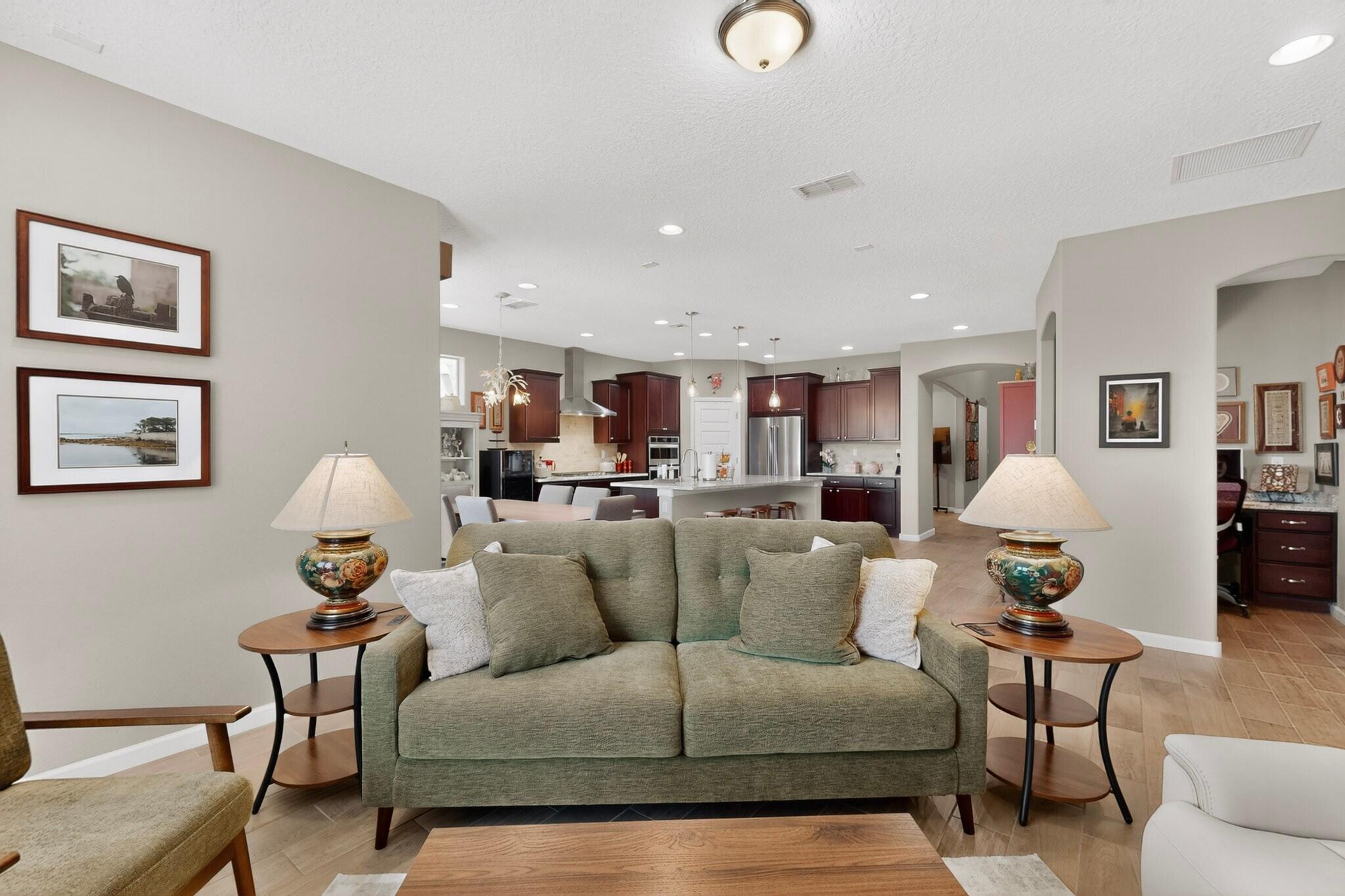 2808 Walsh Loop SE