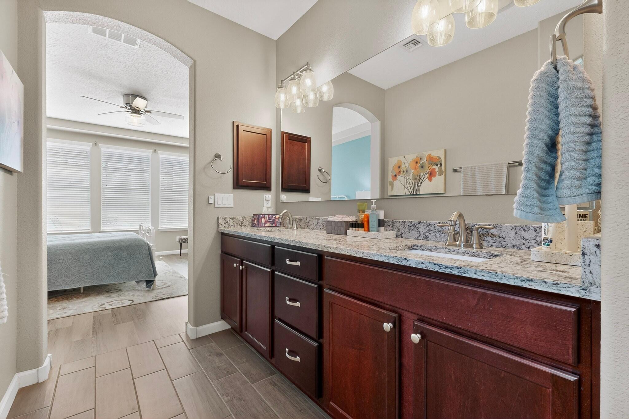2808 Walsh Loop SE