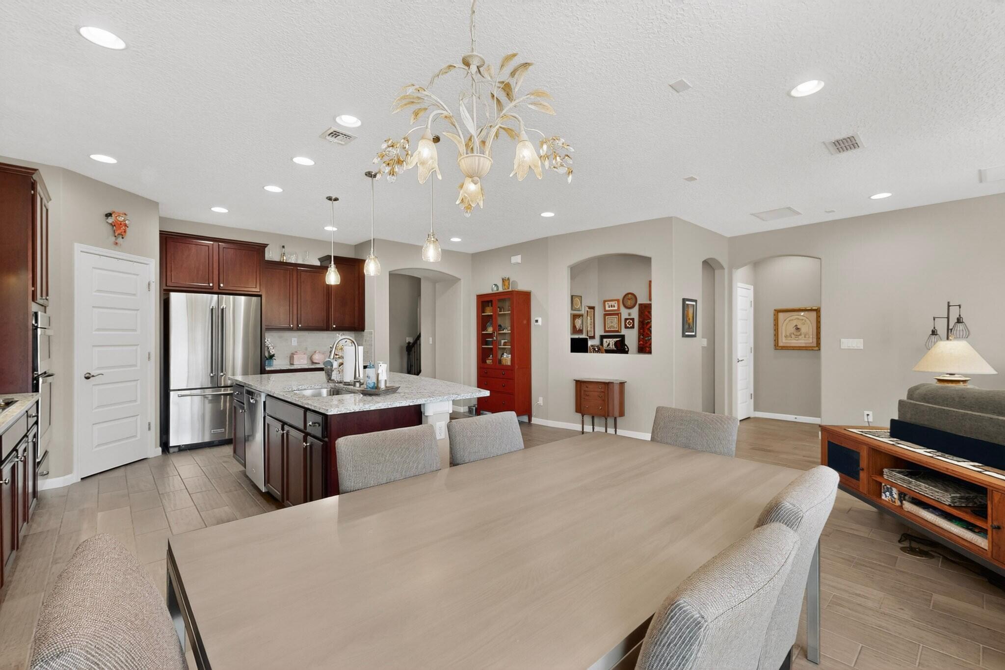2808 Walsh Loop SE
