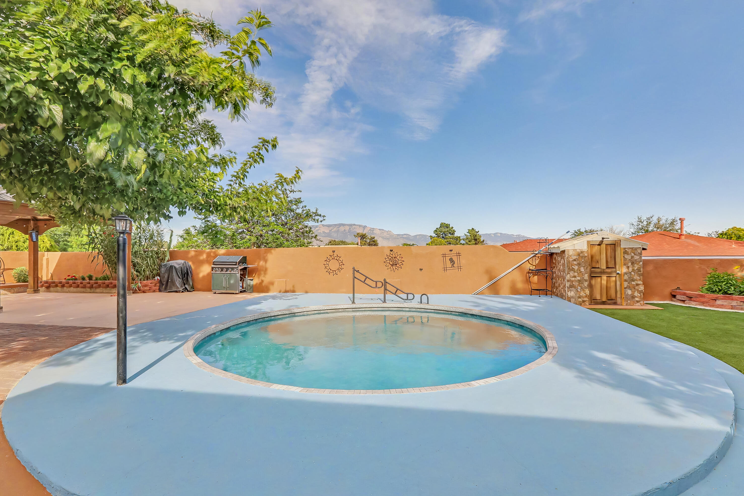 808 Villa Verde Drive SE