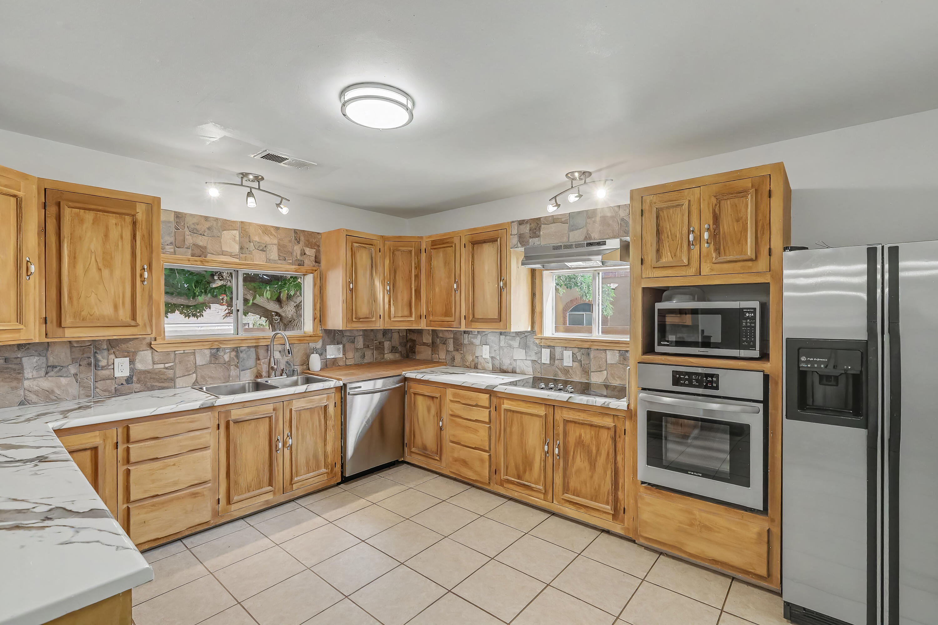 808 Villa Verde Drive SE