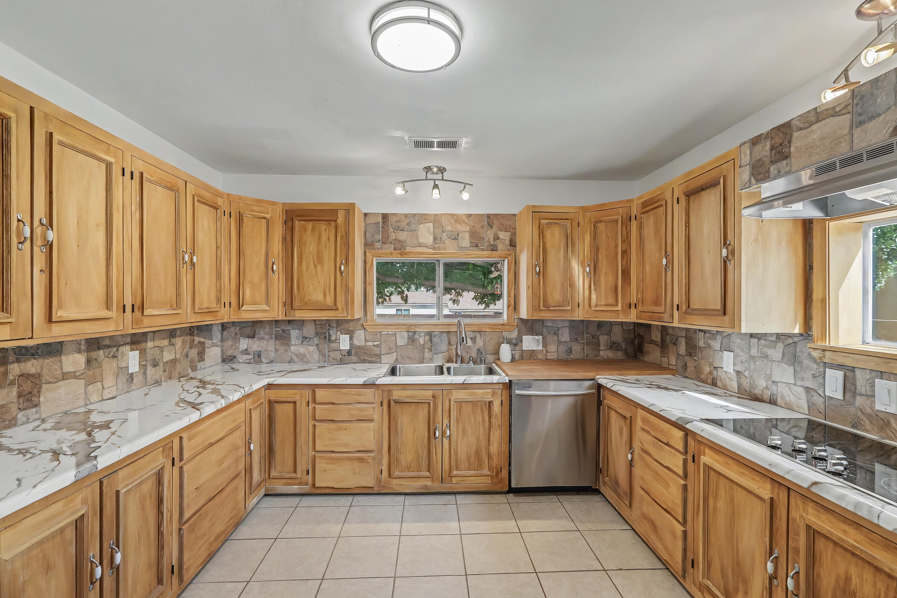 808 Villa Verde Drive SE