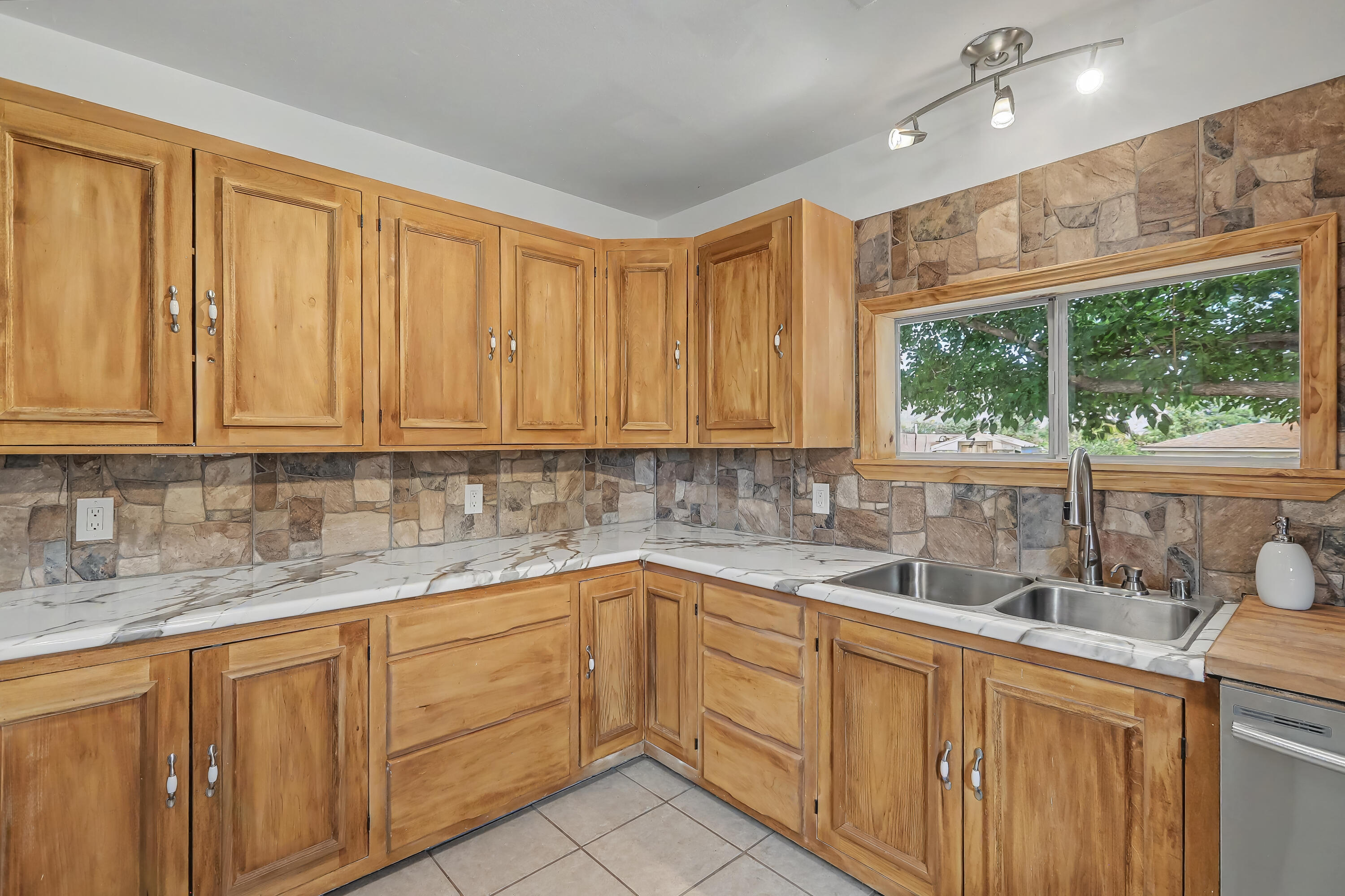 808 Villa Verde Drive SE