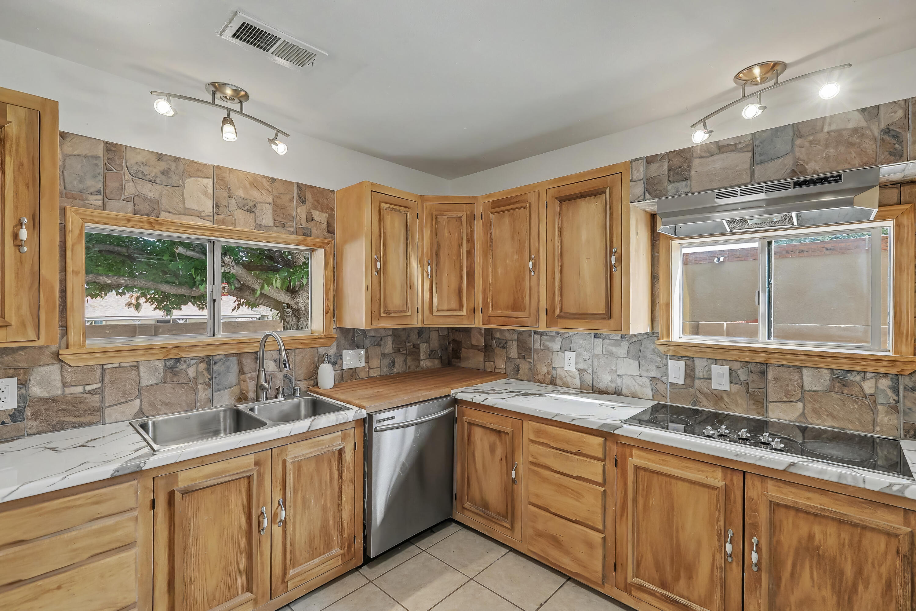 808 Villa Verde Drive SE