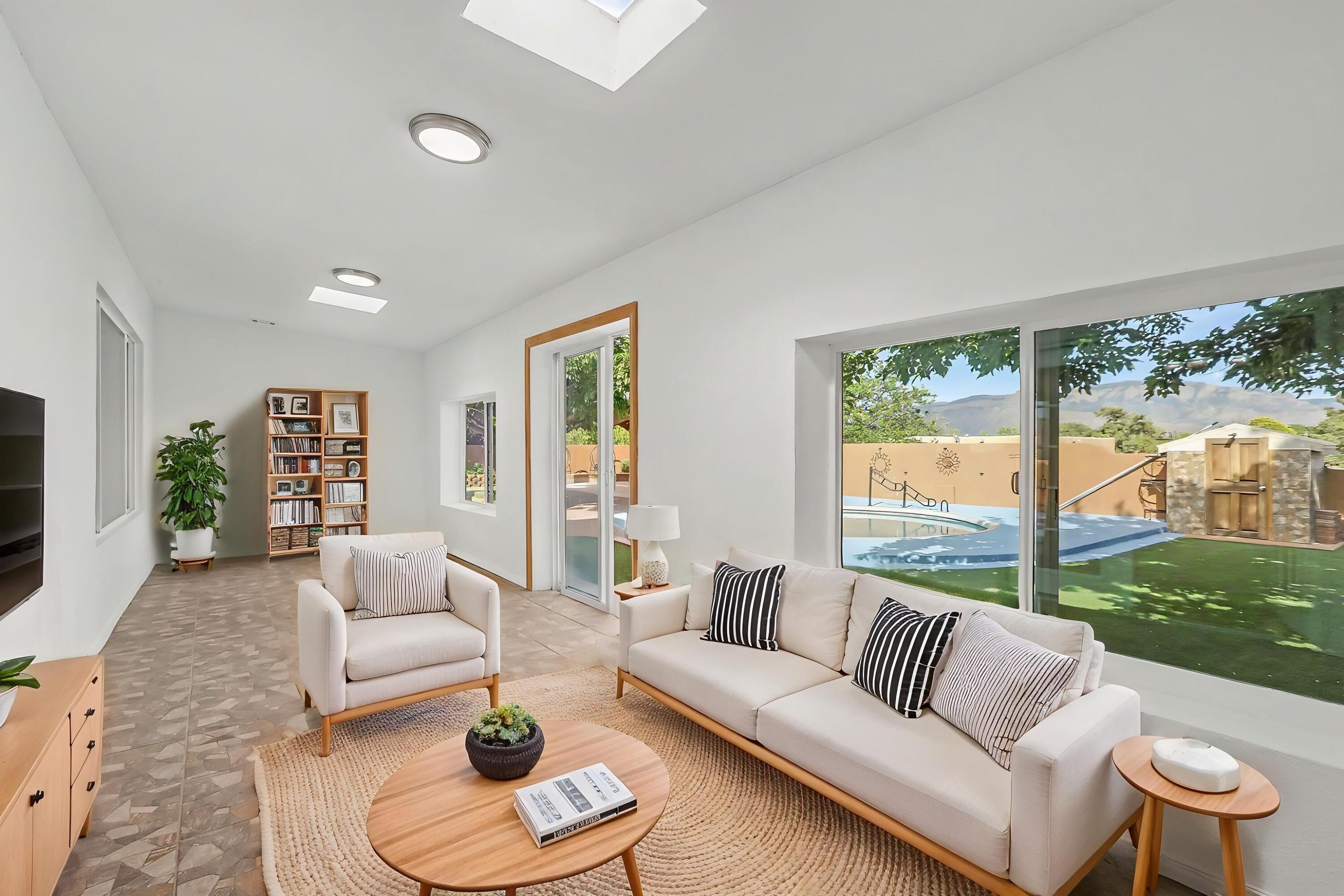 808 Villa Verde Drive SE