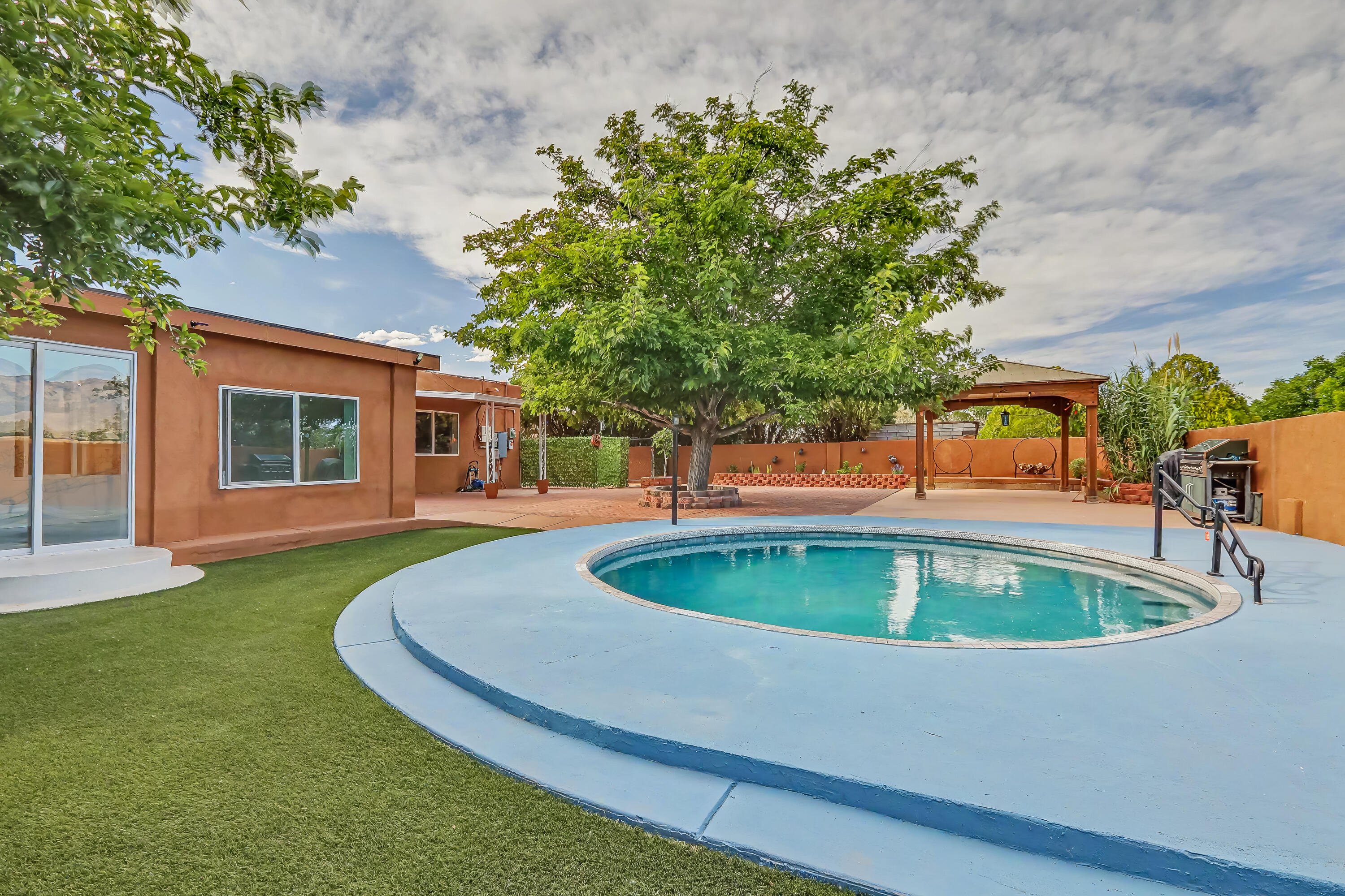808 Villa Verde Drive SE