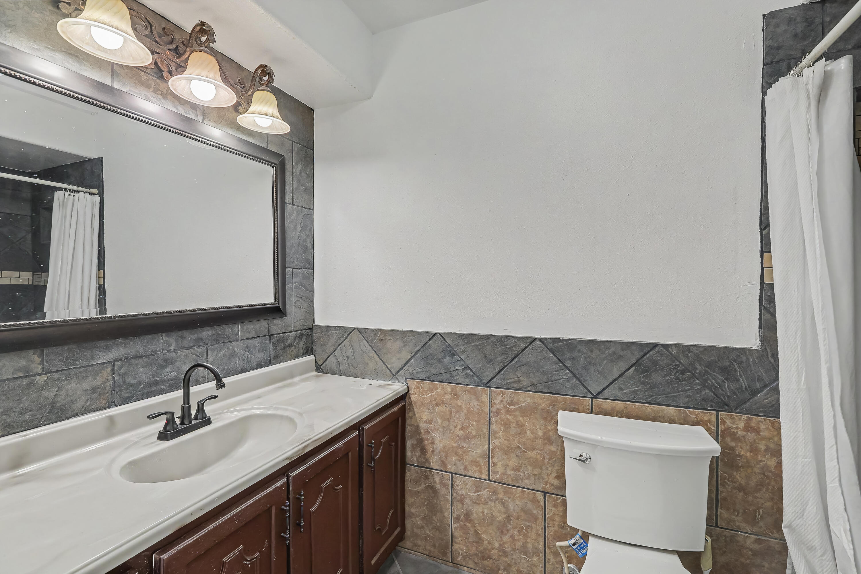 808 Villa Verde Drive SE