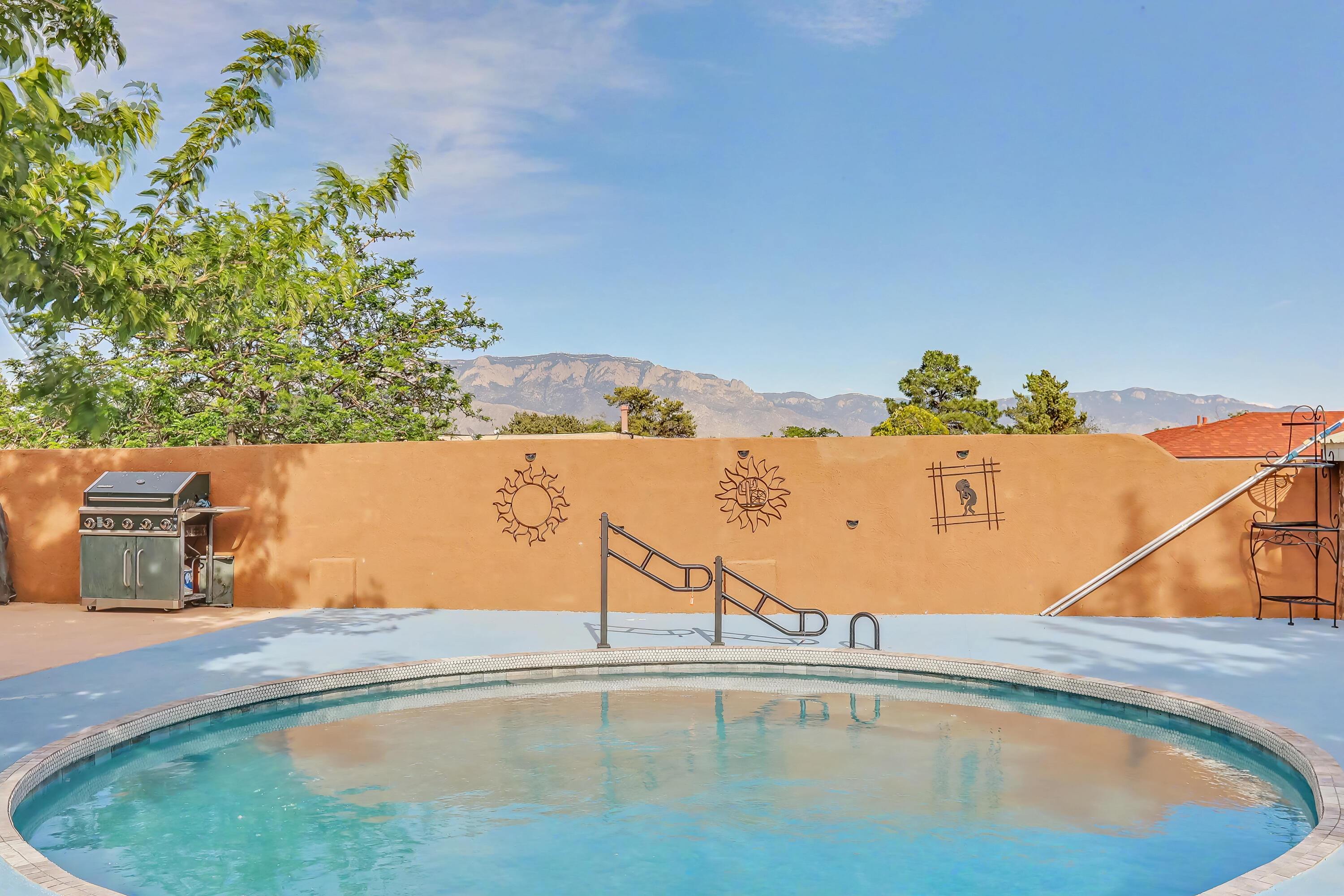 808 Villa Verde Drive SE