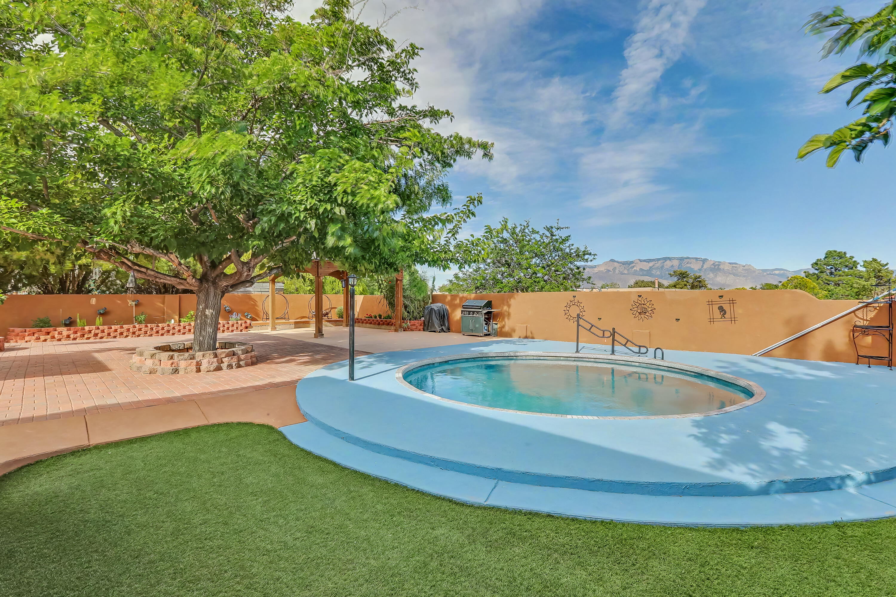 808 Villa Verde Drive SE