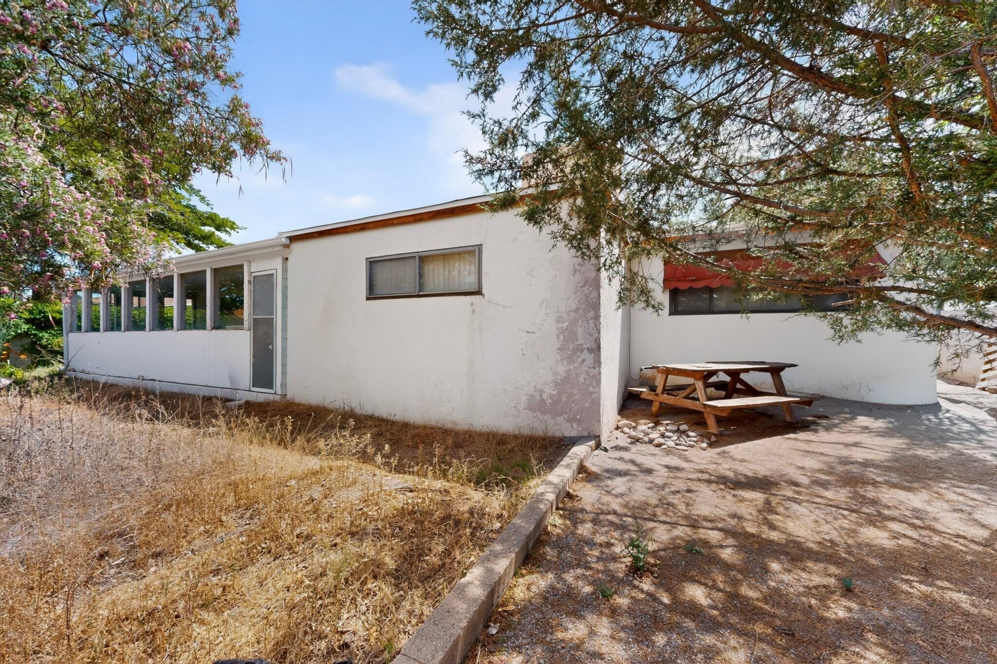 2825 Las Cruces Road NE