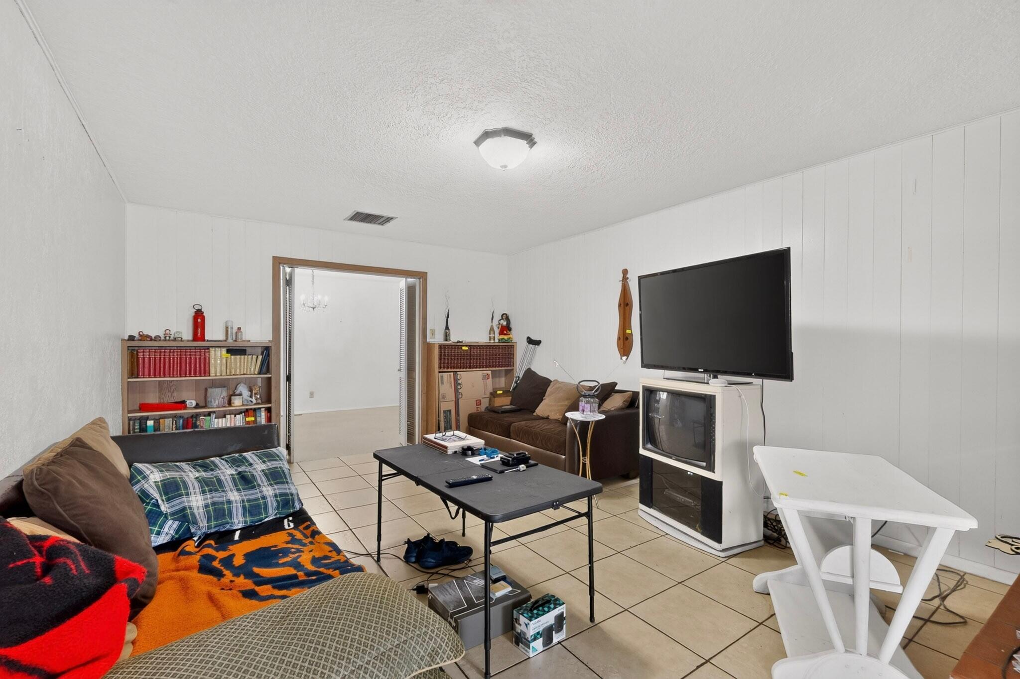 2825 Las Cruces Road NE