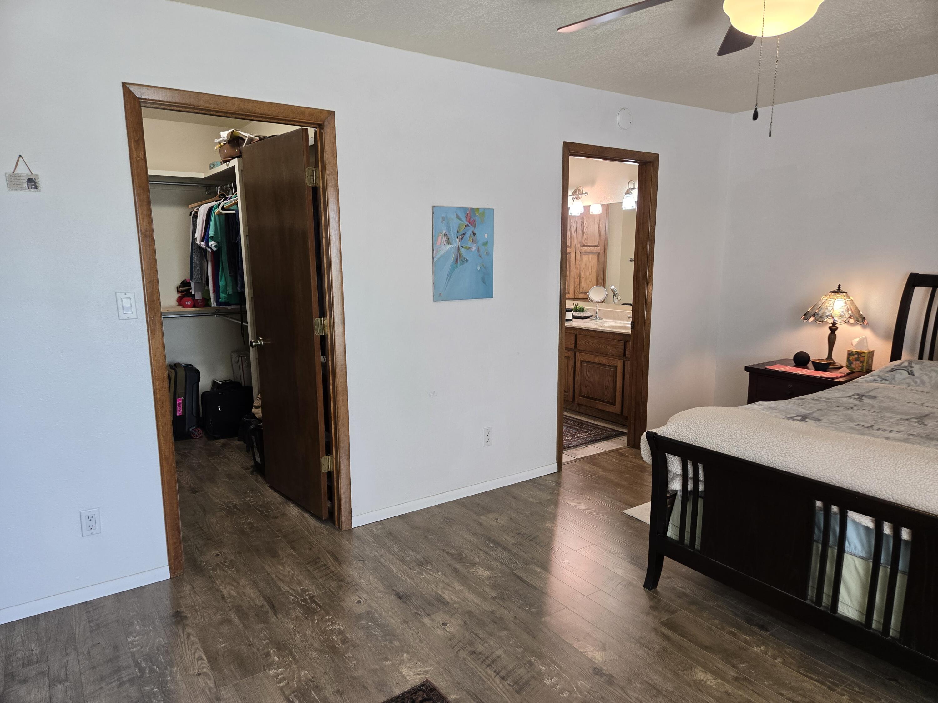 6605 Casa Loma NE