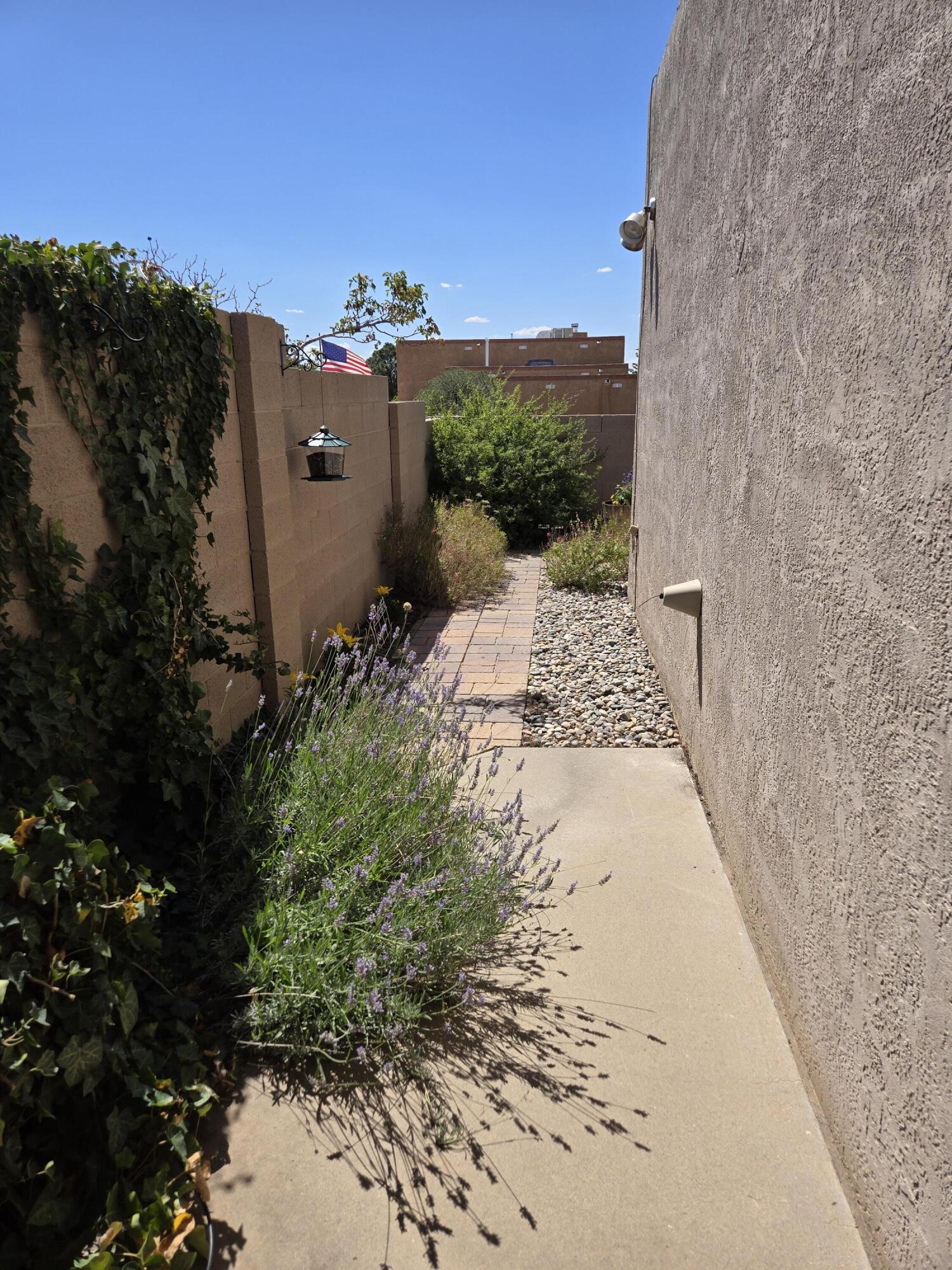 6605 Casa Loma NE