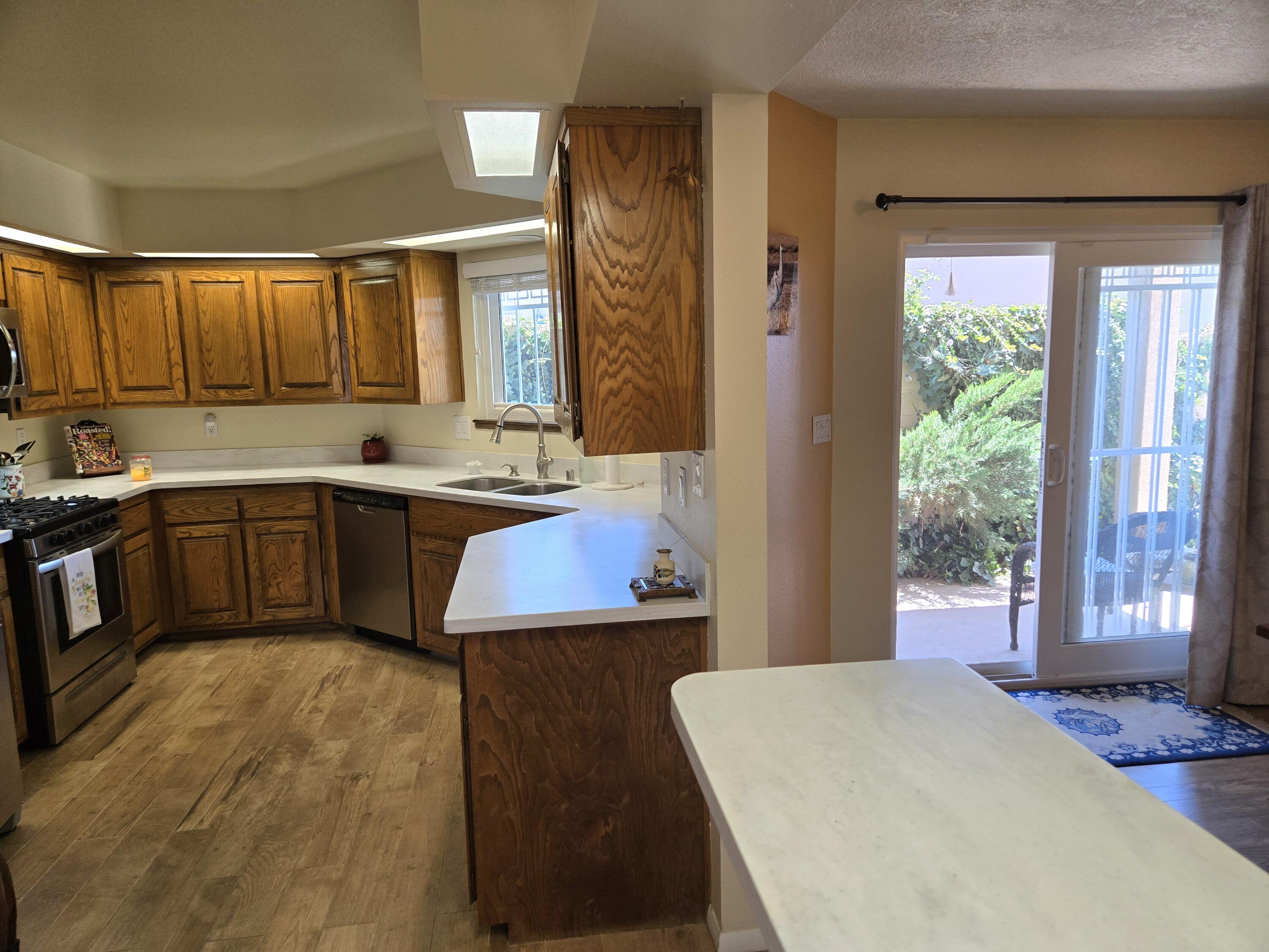 6605 Casa Loma NE