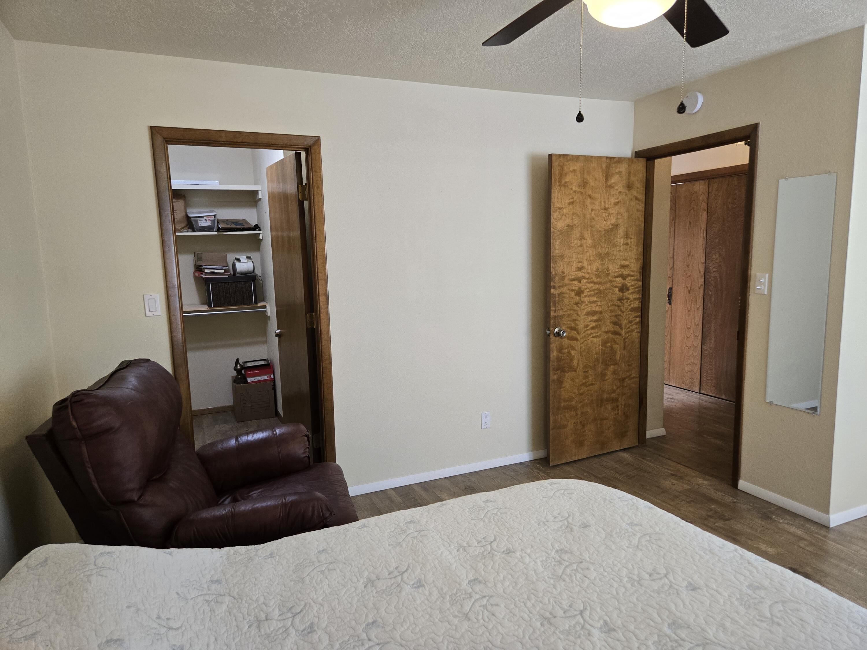 6605 Casa Loma NE