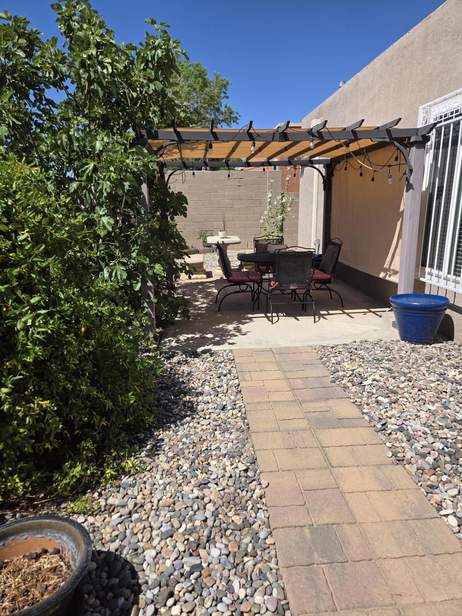 6605 Casa Loma NE