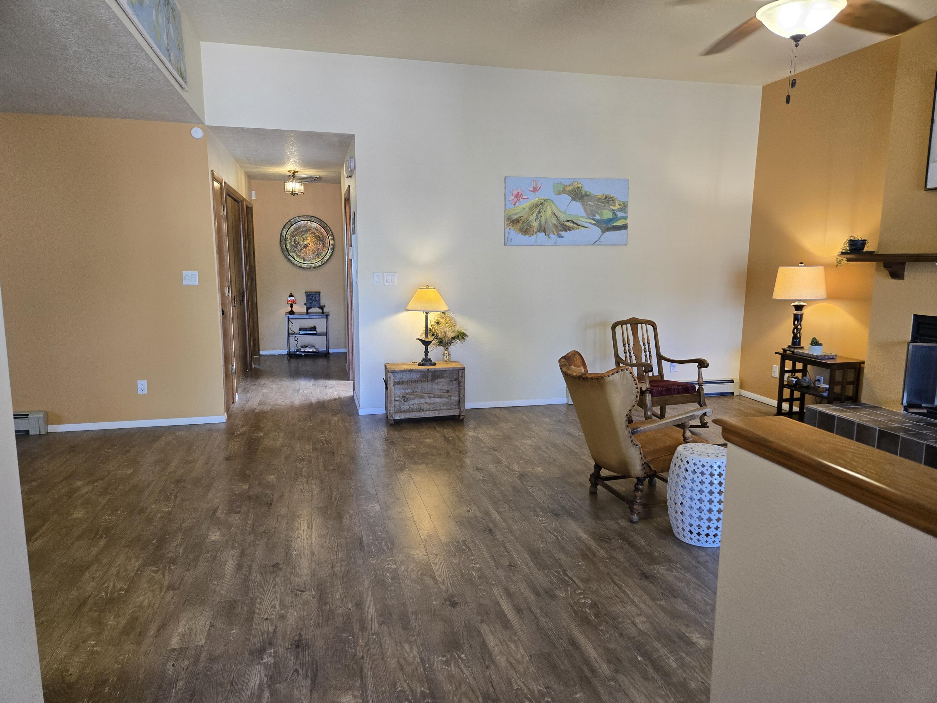 6605 Casa Loma NE