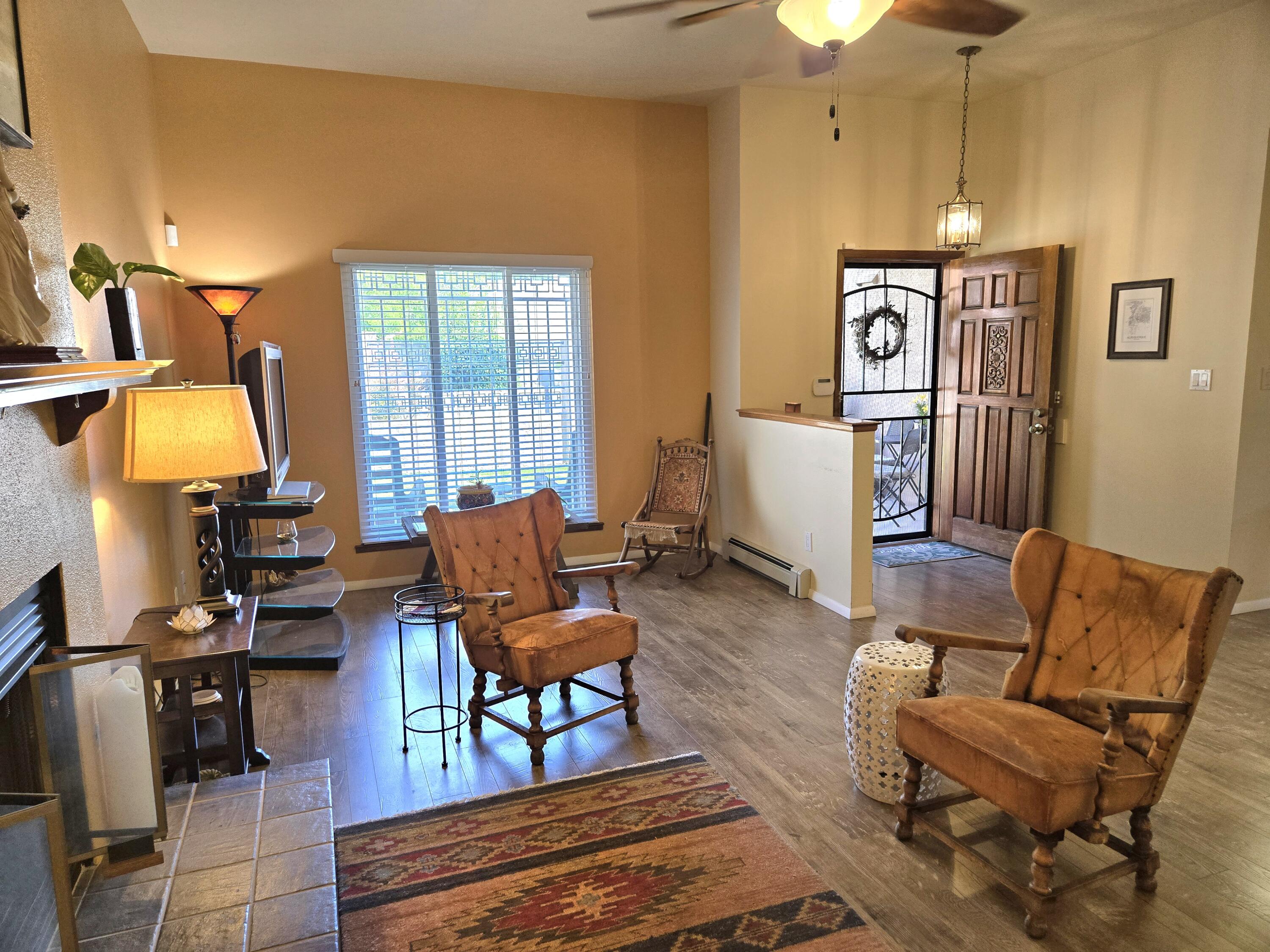 6605 Casa Loma NE